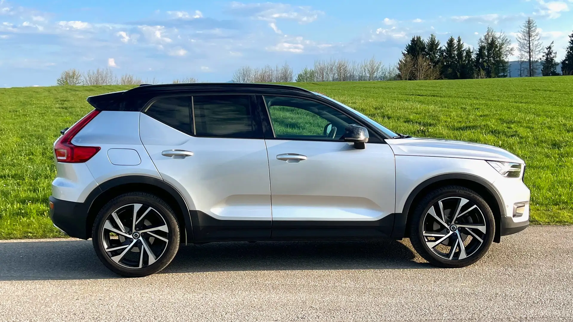 Volvo XC40 XC40 D4 R-Design AWD Geartronic R-Design Silber - 1