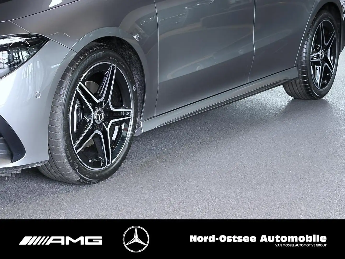 Mercedes-Benz CLA 180 SB AMG NIGHT PANO MULTIBEAM DISTRON 360° Grau - 2