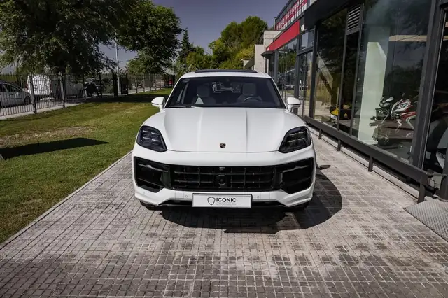 Porsche Cayenne view 3
