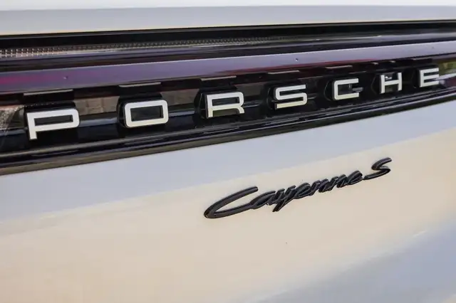 Porsche Cayenne view 9