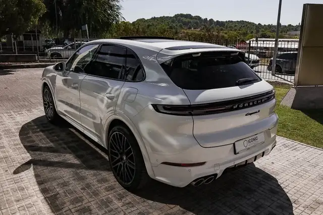 Porsche Cayenne view 11
