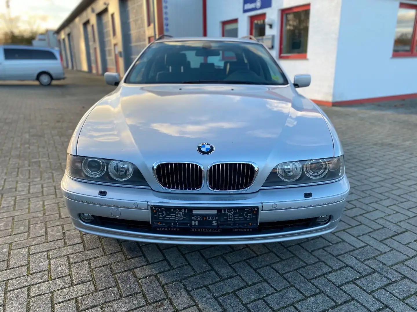 BMW 540 i A Touring E39 Leder Xenon Navi Klima Silber - 2