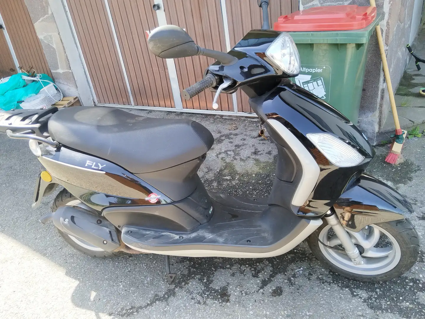 Piaggio Fly 50 T2 Schwarz - 2