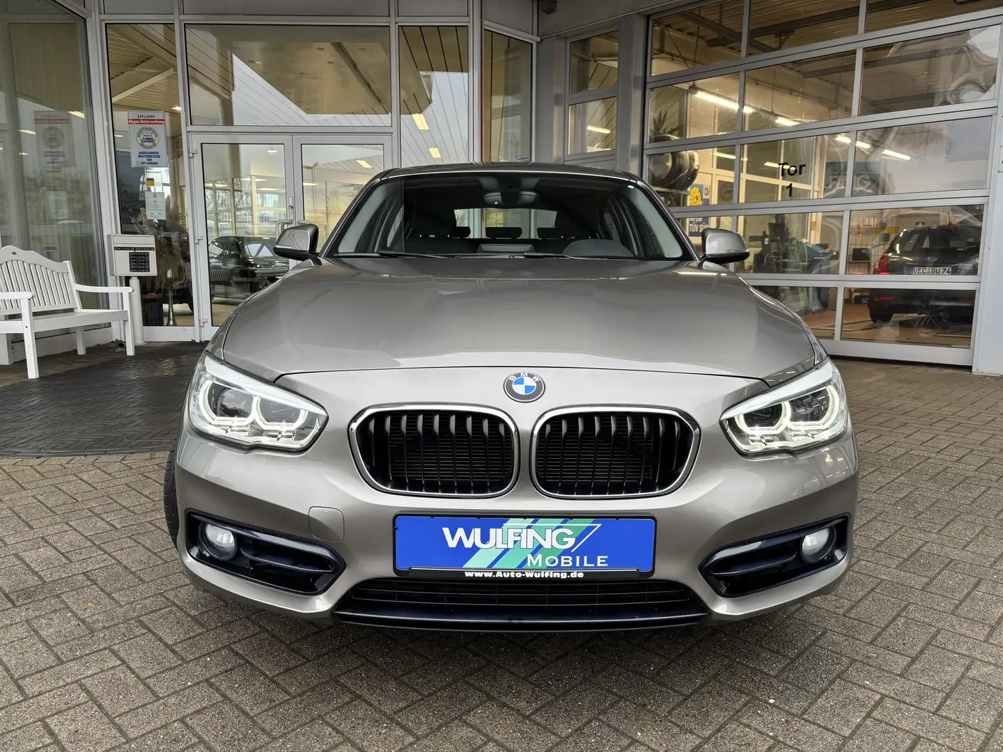 BMW 120 i Sport Line SHZ*LED*PDC*TEMPO*LEDER Silber - 2