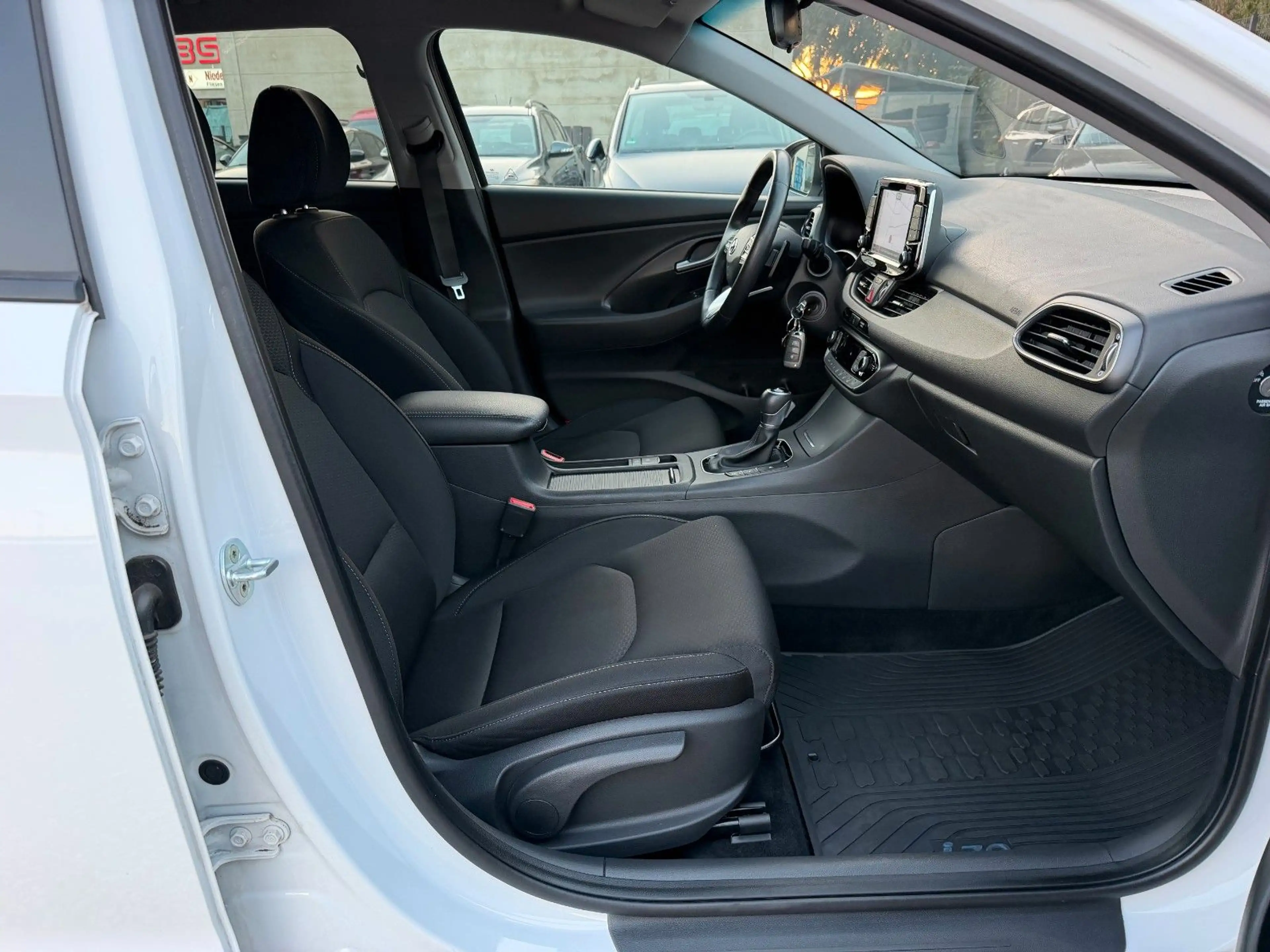 Hyundai i30 cw Family + 1. Hand Navi Touchscreen AHK — photo 31