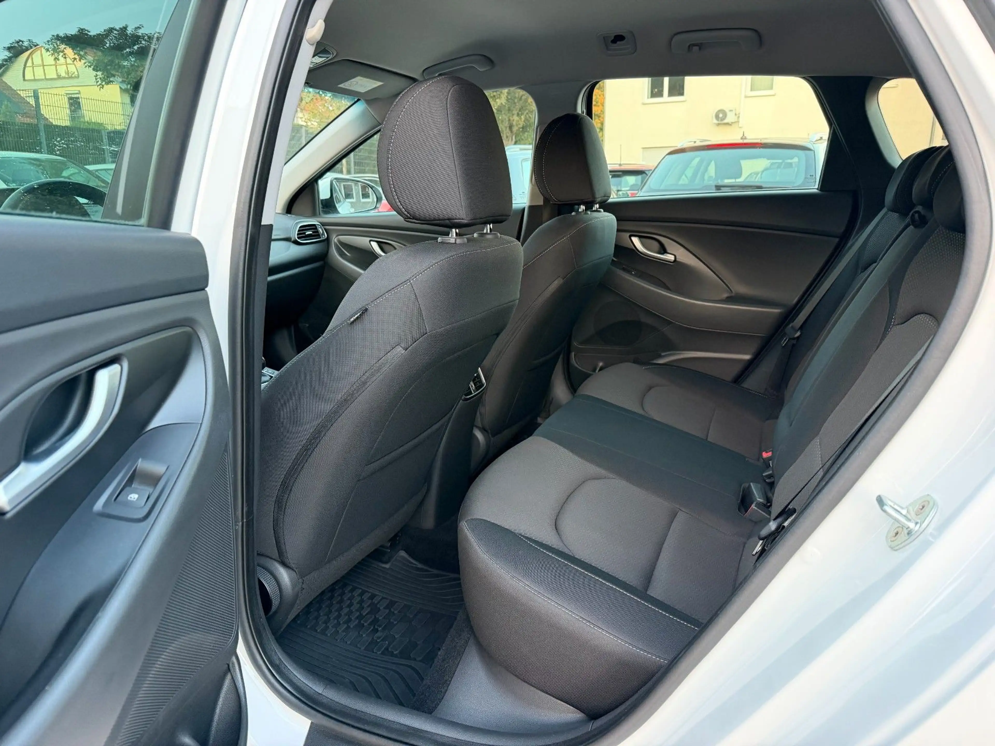 Hyundai i30 cw Family + 1. Hand Navi Touchscreen AHK — photo 17