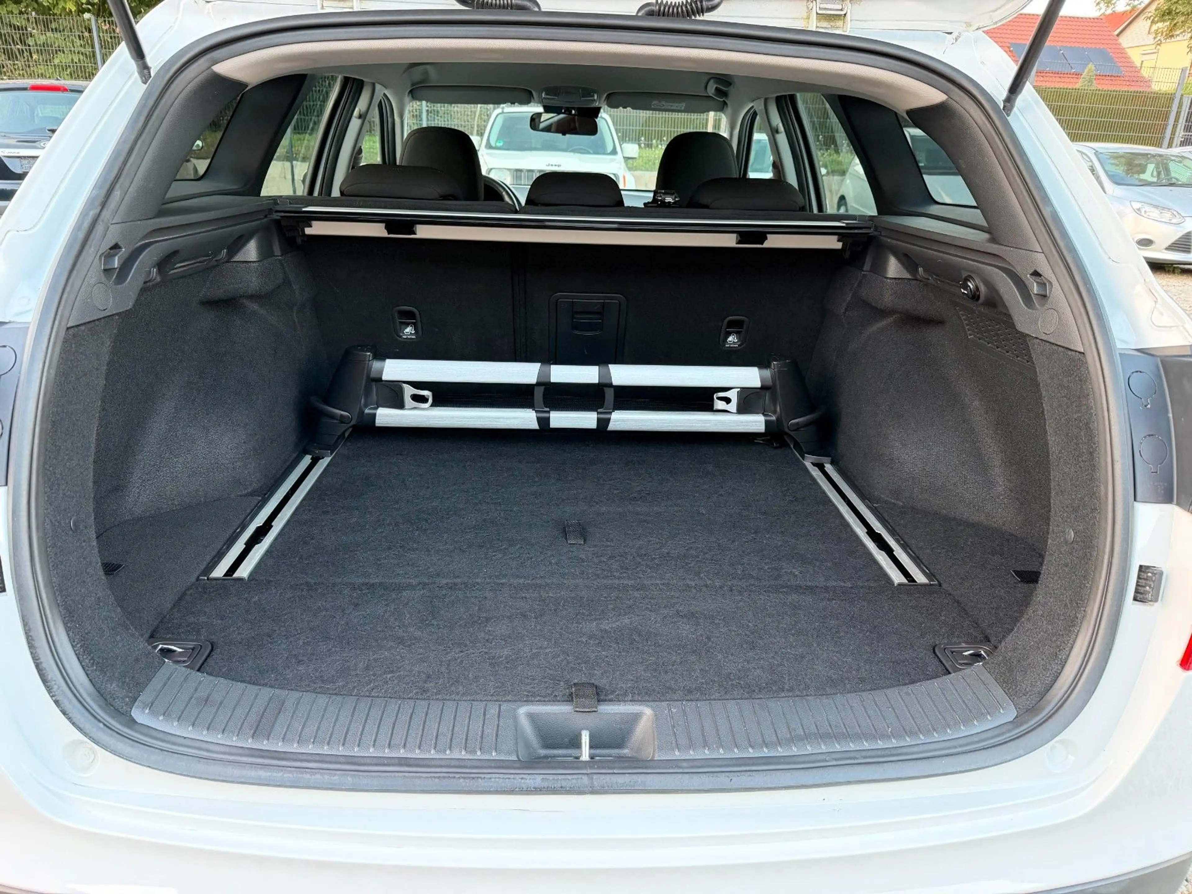 Hyundai i30 cw Family + 1. Hand Navi Touchscreen AHK — photo 16