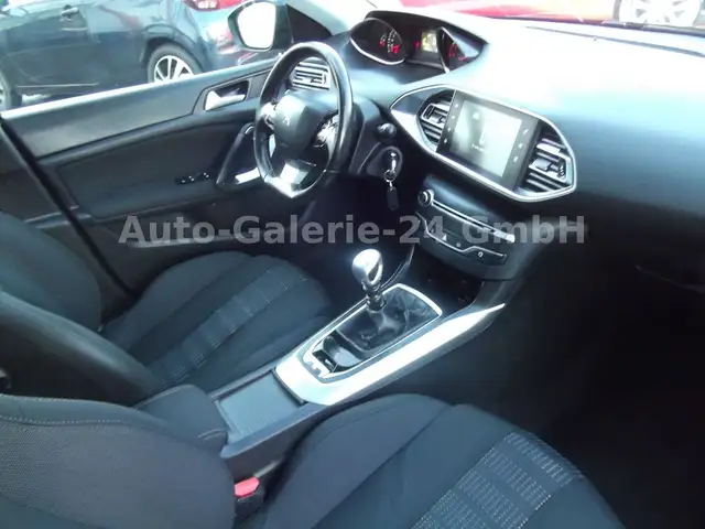Peugeot 308 view 17