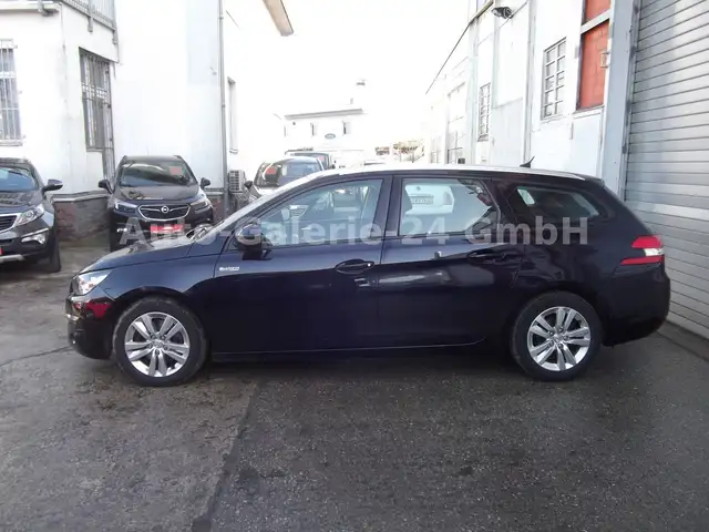 Peugeot 308 view 8