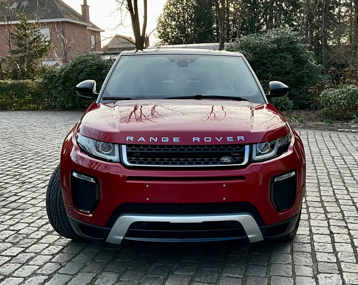 Land Rover Range Rover Evoque 2.0 TD4 4WD SE Dynamic ### 29000 km ### Rouge - 2