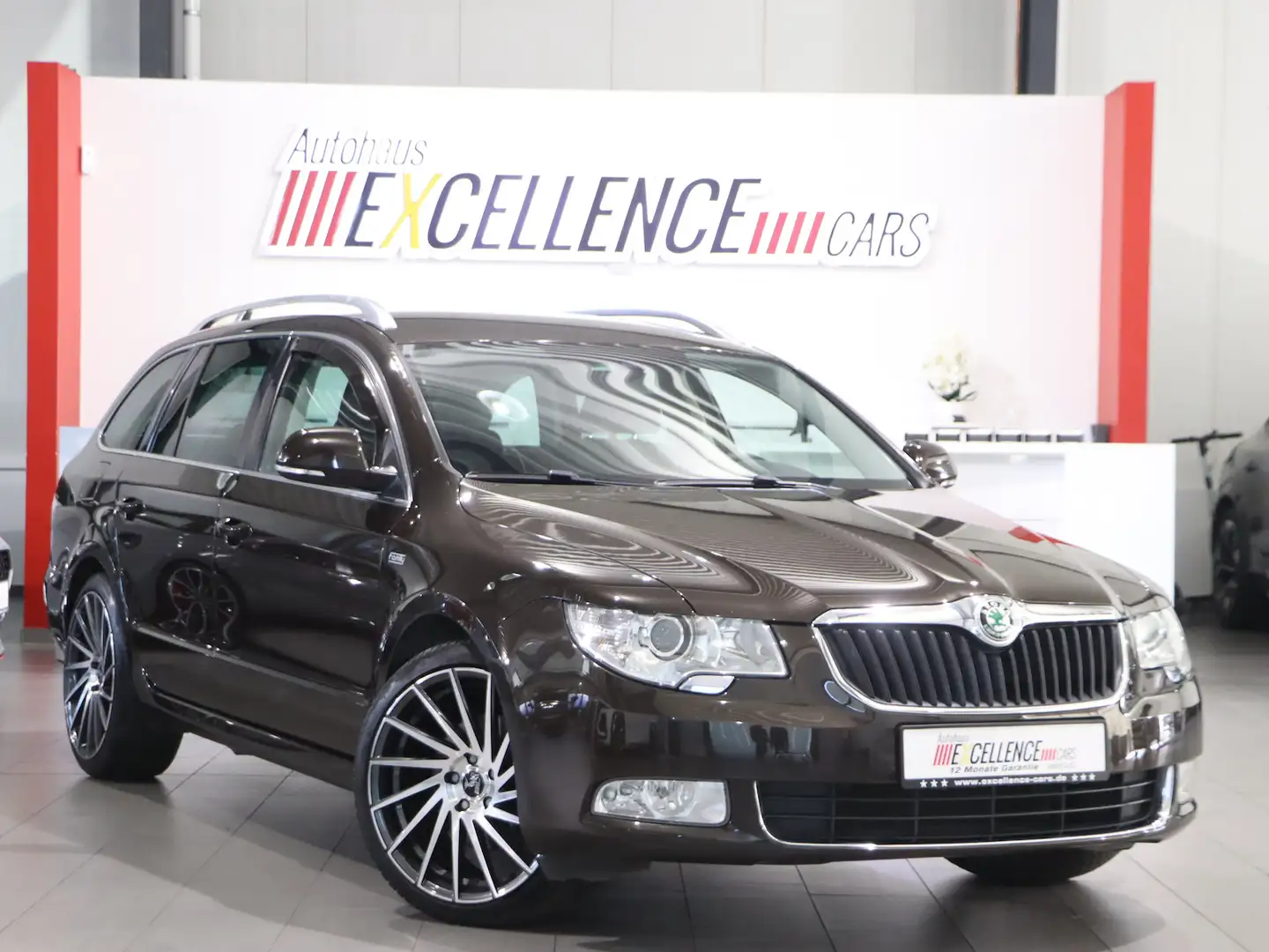 Skoda Superb Combi 2.0 TDI DSG FAMILY / BI-XENON / AHK Braun - 1