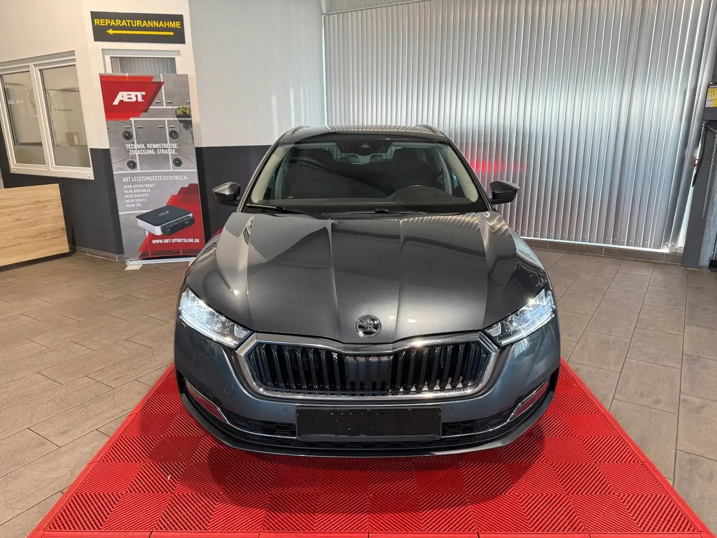 Skoda Octavia Combi First Edition iV Navi LED PDC Grau - 2