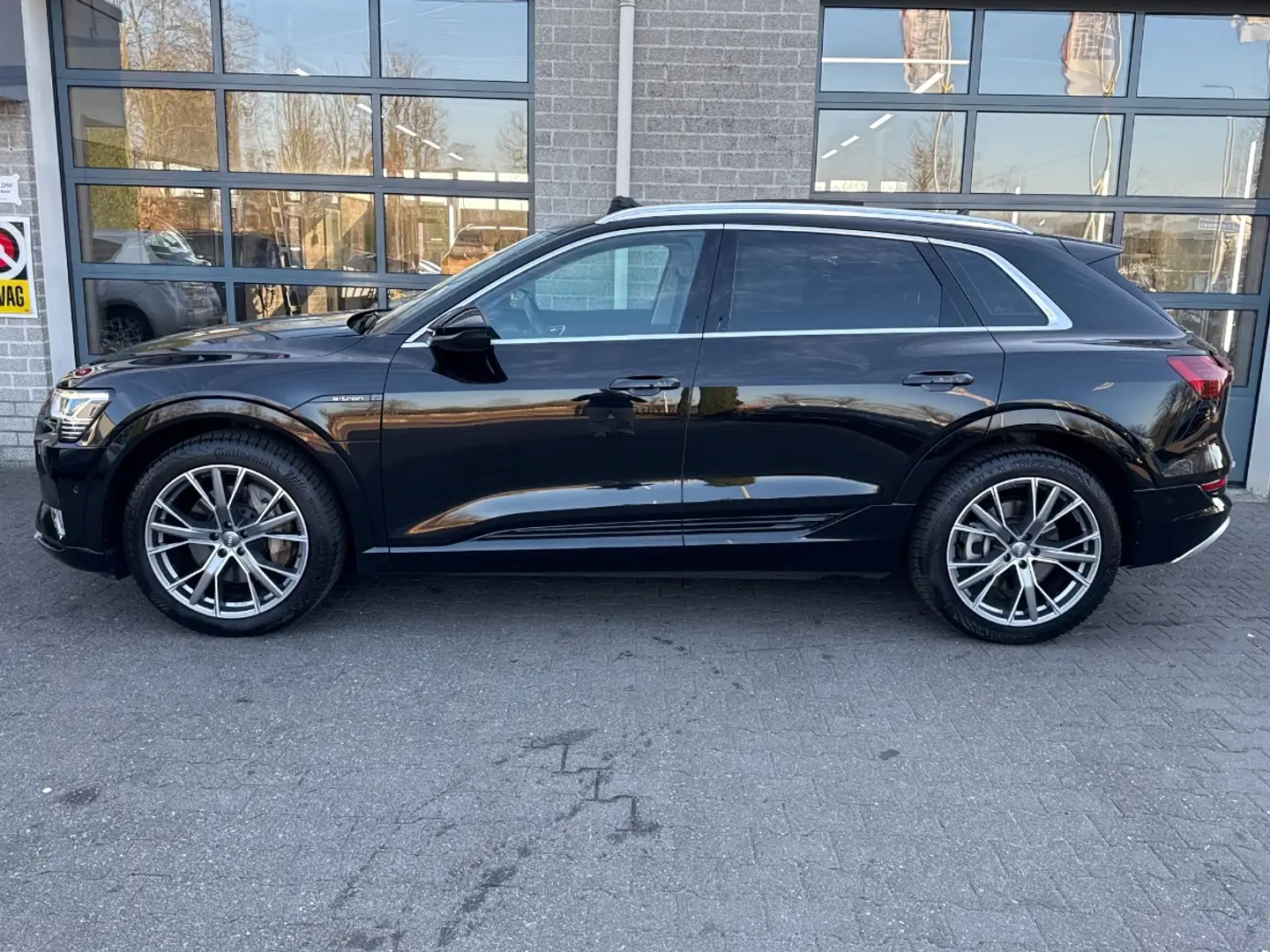 Audi e-tron e-tron 50 quattro Launch edition plus 71 kWh Fekete - 2