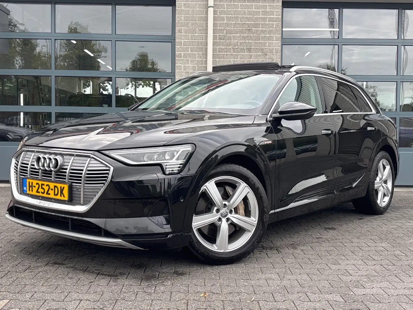 Audi e-tron e-tron 50 quattro Launch edition plus 71 kWh Zwart - 1
