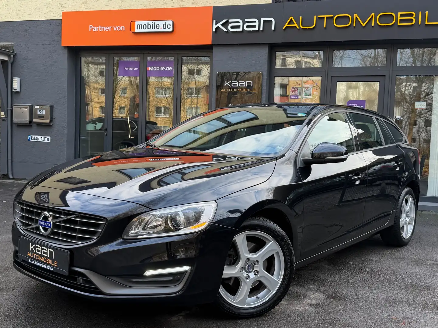 Volvo V60 2.0 D4 Kinetic/XENON/LEDER/KLIMA/SHZ/NAVI/BT/PDC Noir - 2