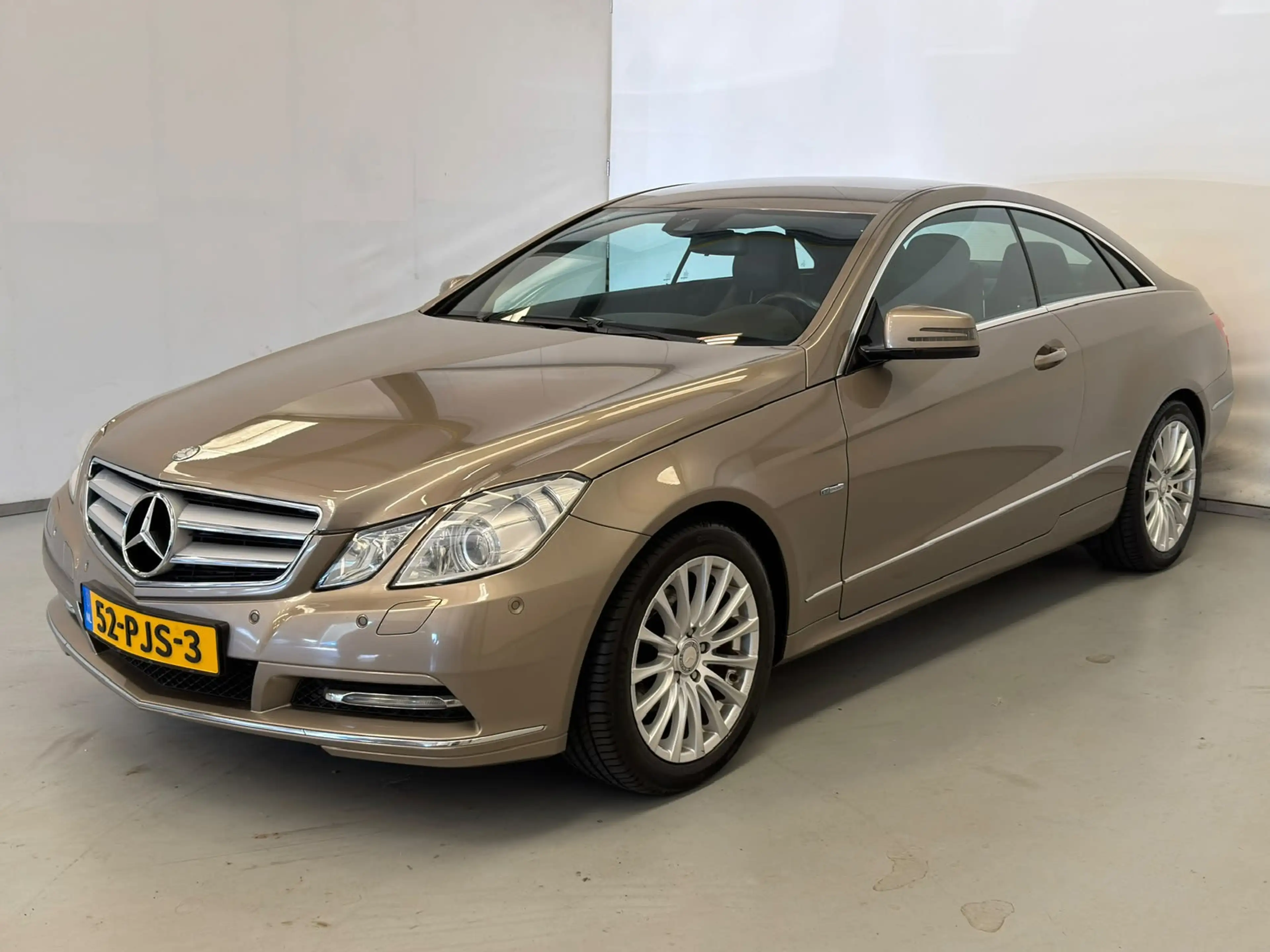 Mercedes-Benz E 220 Coupé CDI / Uniek! / NL-auto / 18" AMG / Xenon — photo 3