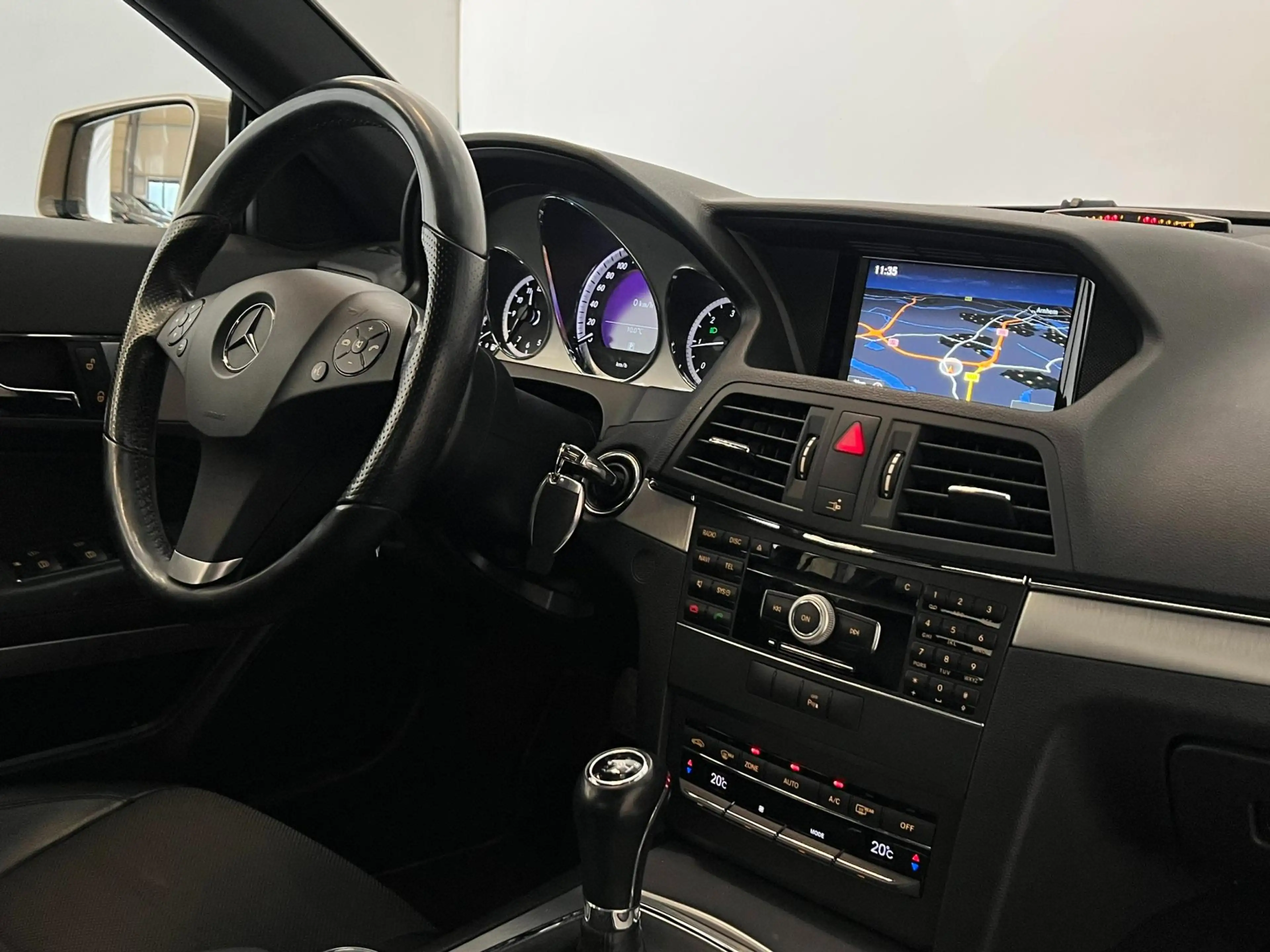 Mercedes-Benz E 220 Coupé CDI / Uniek! / NL-auto / 18" AMG / Xenon — photo 7