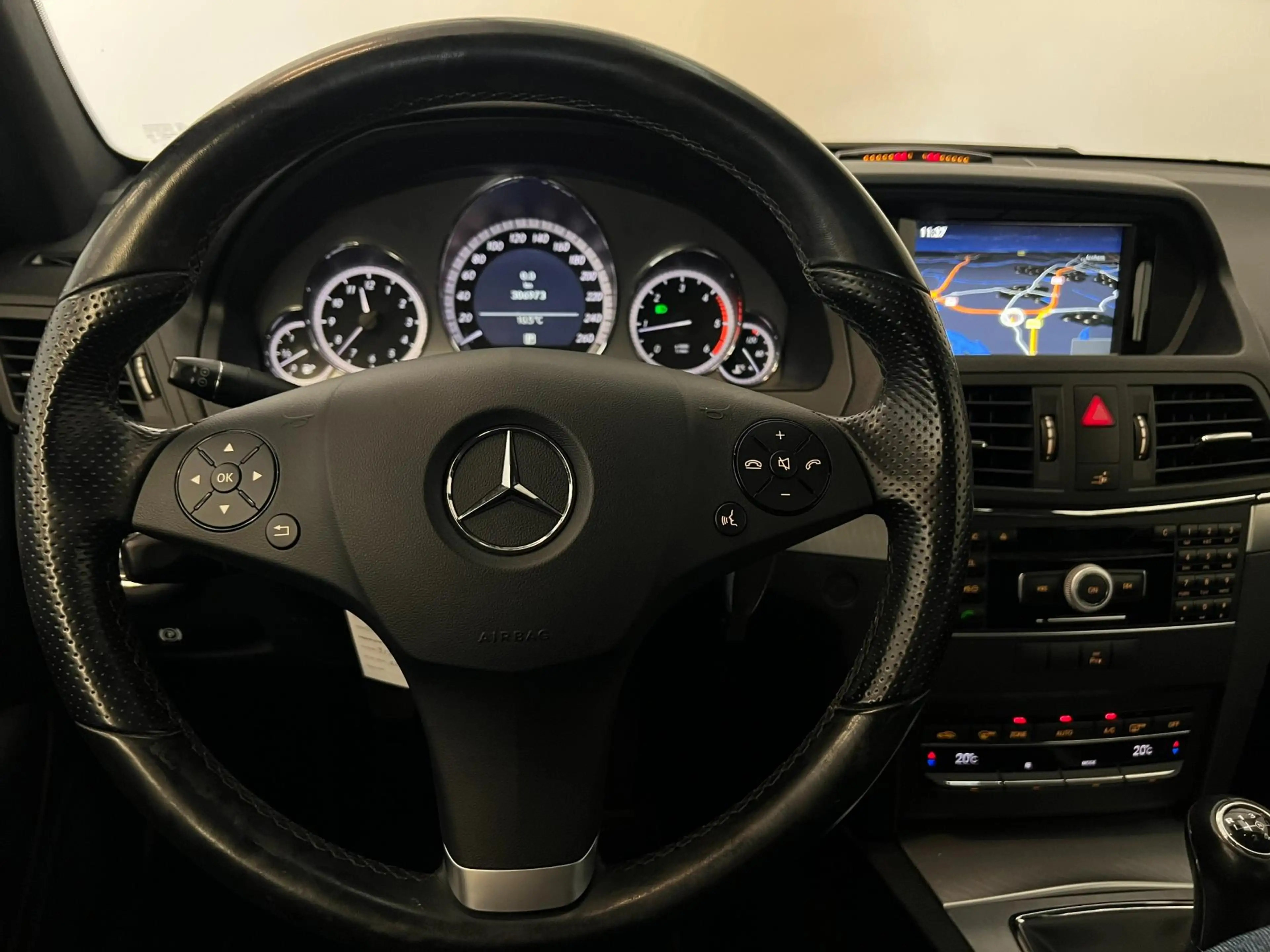 Mercedes-Benz E 220 Coupé CDI / Uniek! / NL-auto / 18" AMG / Xenon — photo 8