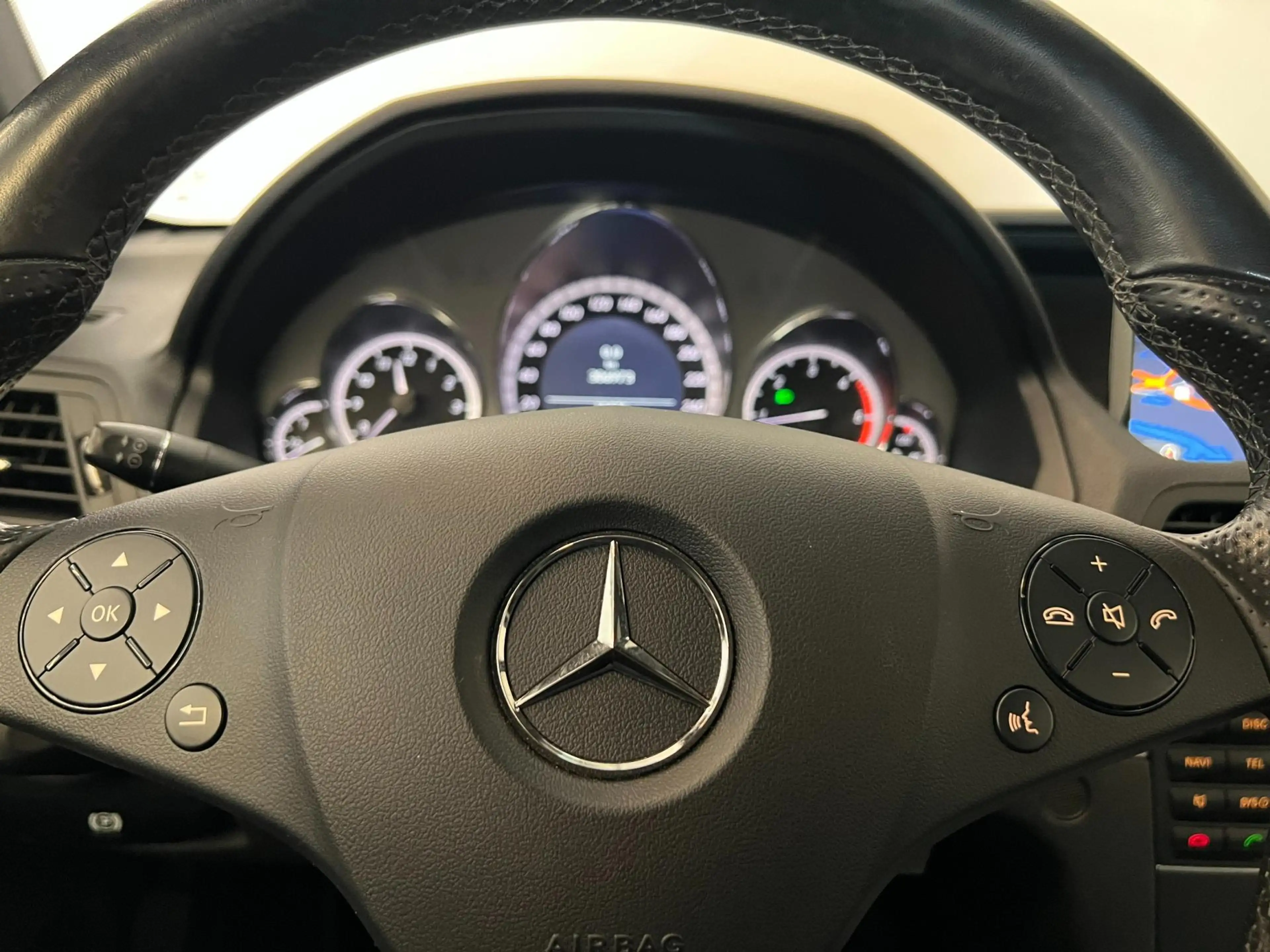 Mercedes-Benz E 220 Coupé CDI / Uniek! / NL-auto / 18" AMG / Xenon — photo 9