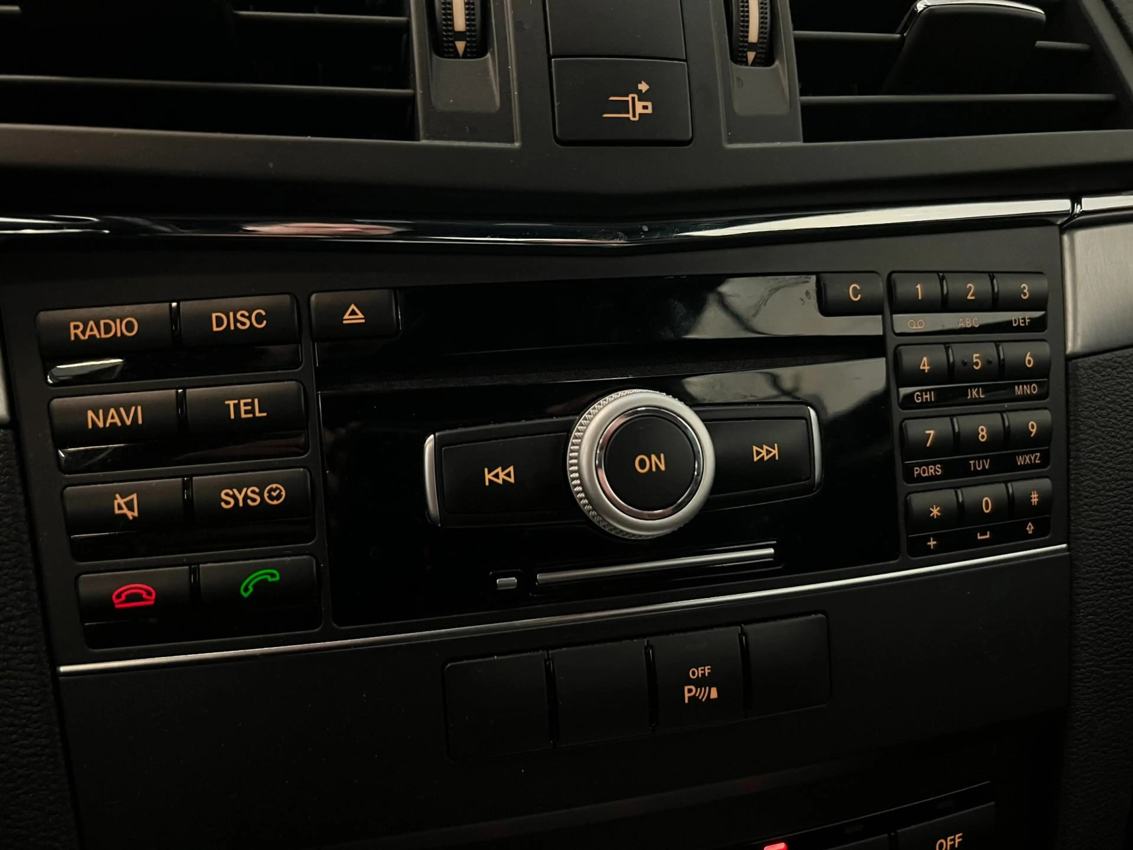 Mercedes-Benz E 220 Coupé CDI / Uniek! / NL-auto / 18" AMG / Xenon — photo 14