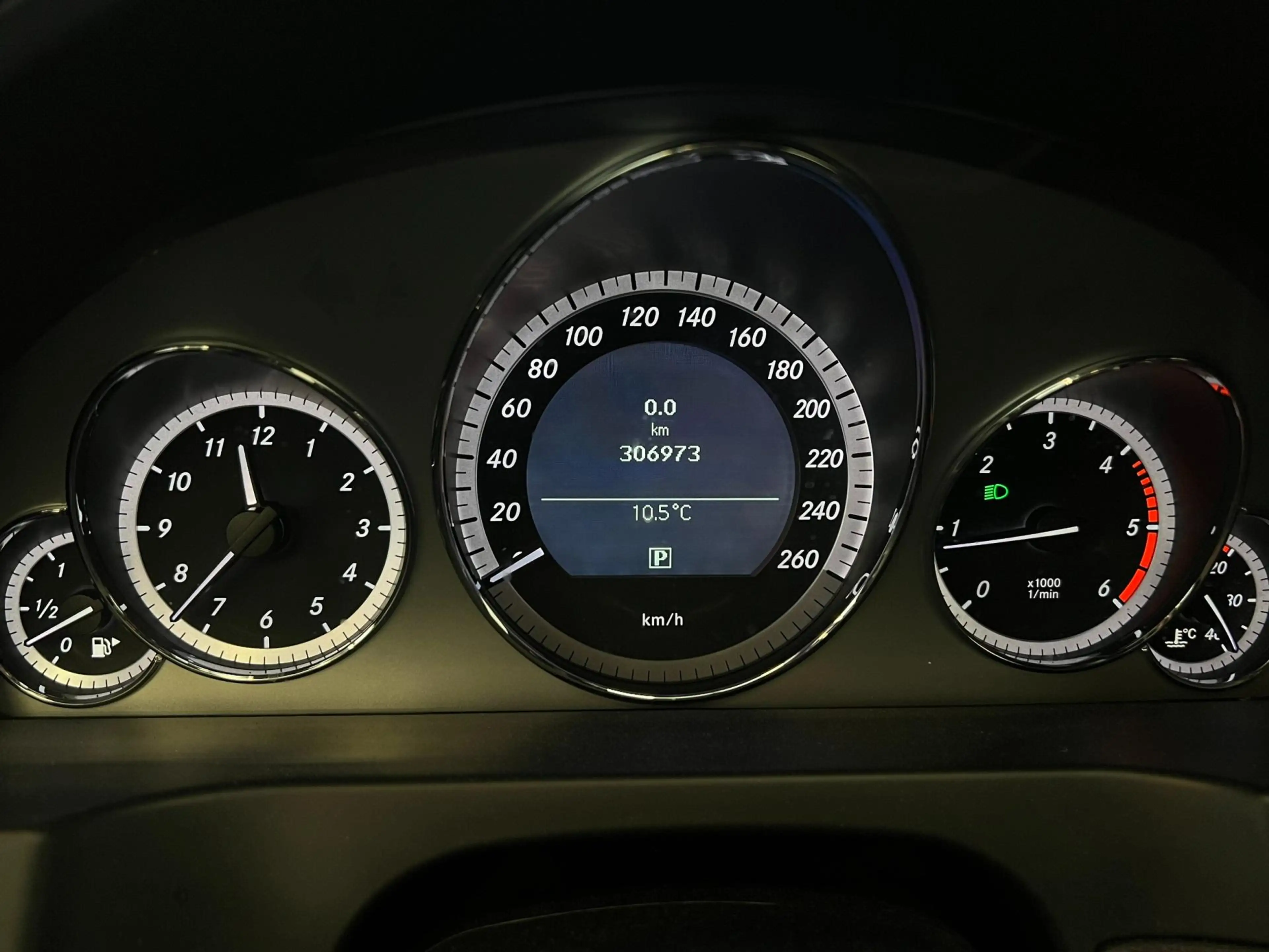 Mercedes-Benz E 220 Coupé CDI / Uniek! / NL-auto / 18" AMG / Xenon — photo 10