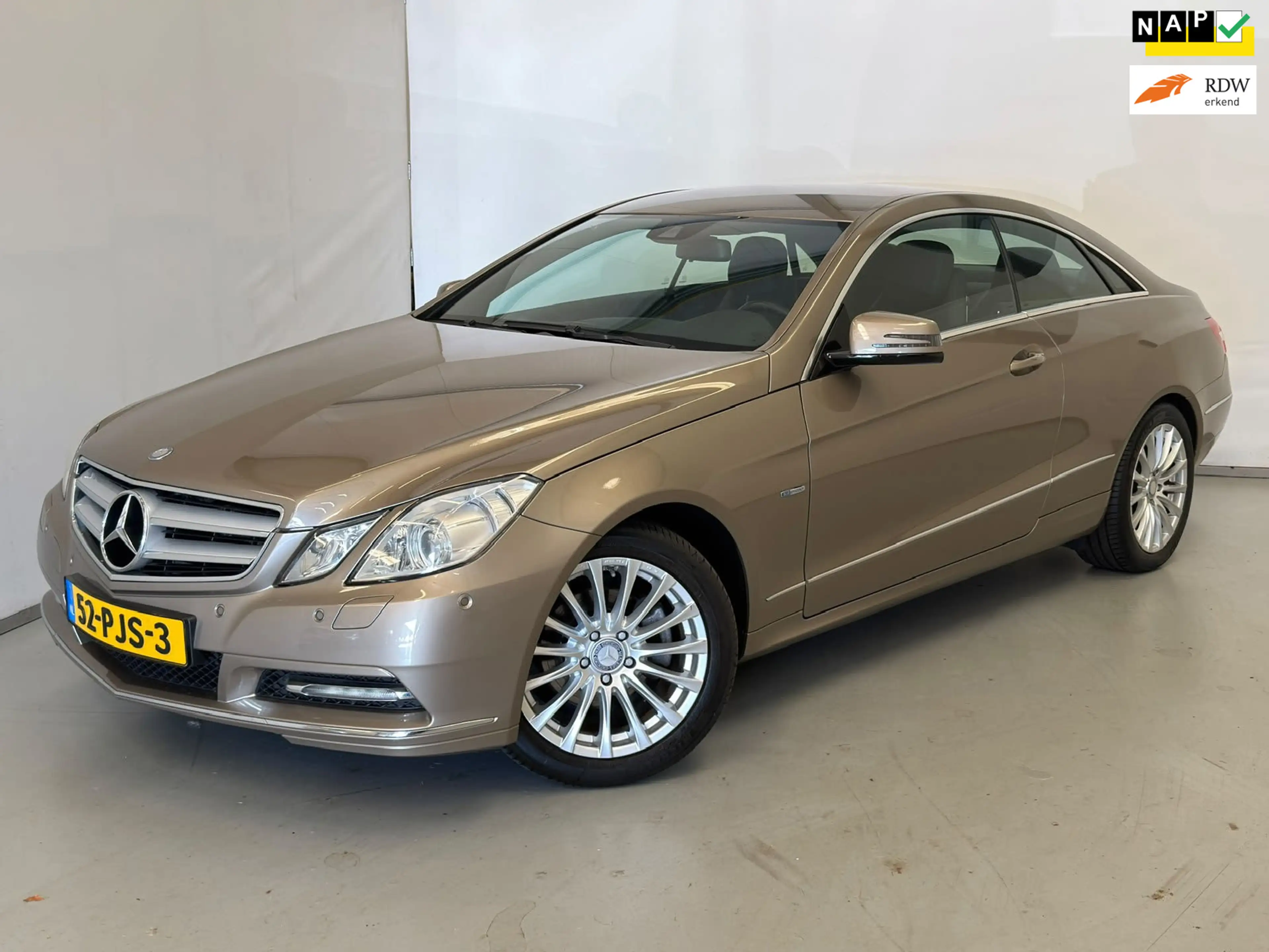 Mercedes-Benz E 220 Coupé CDI / Uniek! / NL-auto / 18" AMG / Xenon