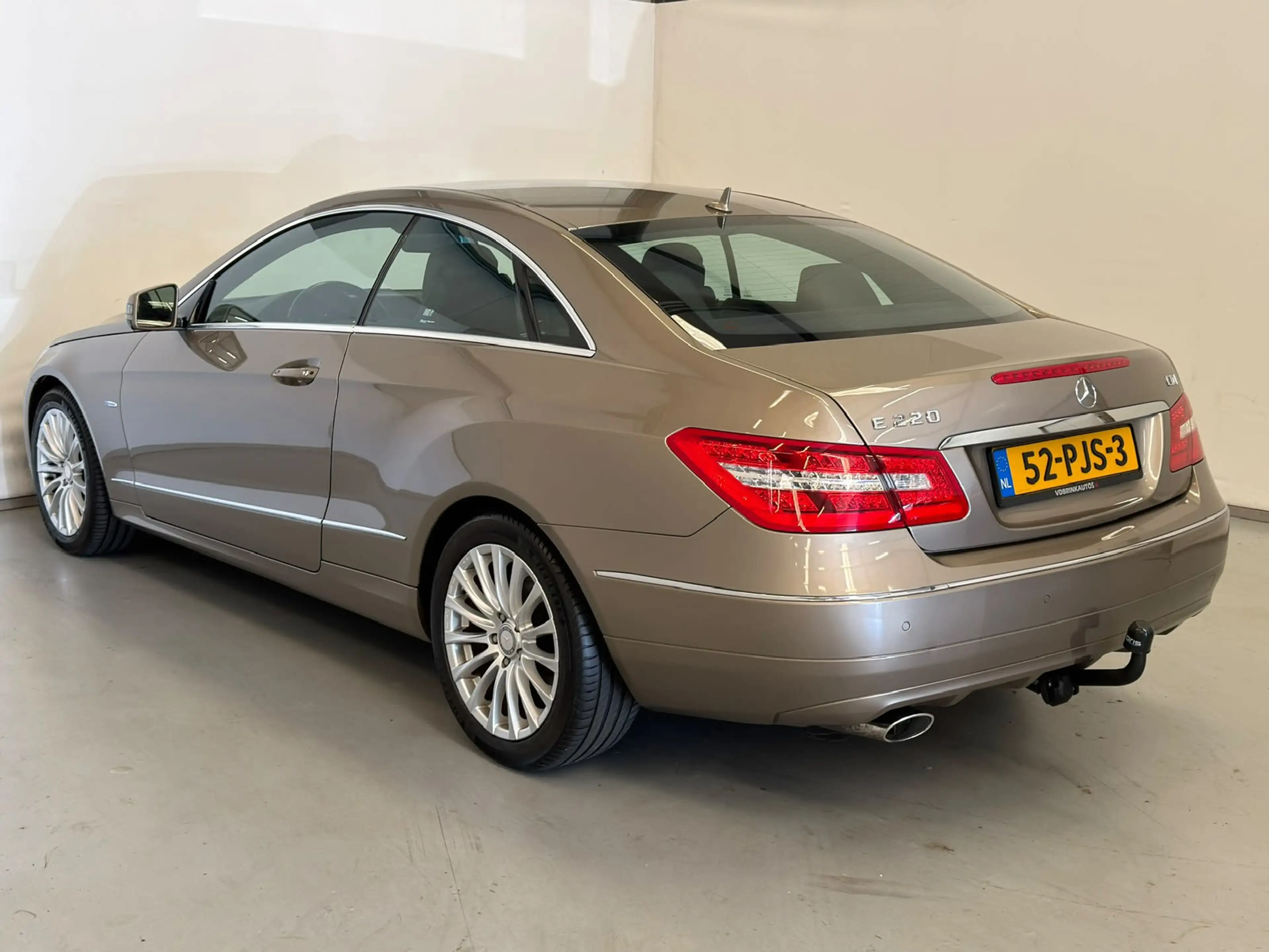 Mercedes-Benz E 220 Coupé CDI / Uniek! / NL-auto / 18" AMG / Xenon — photo 4