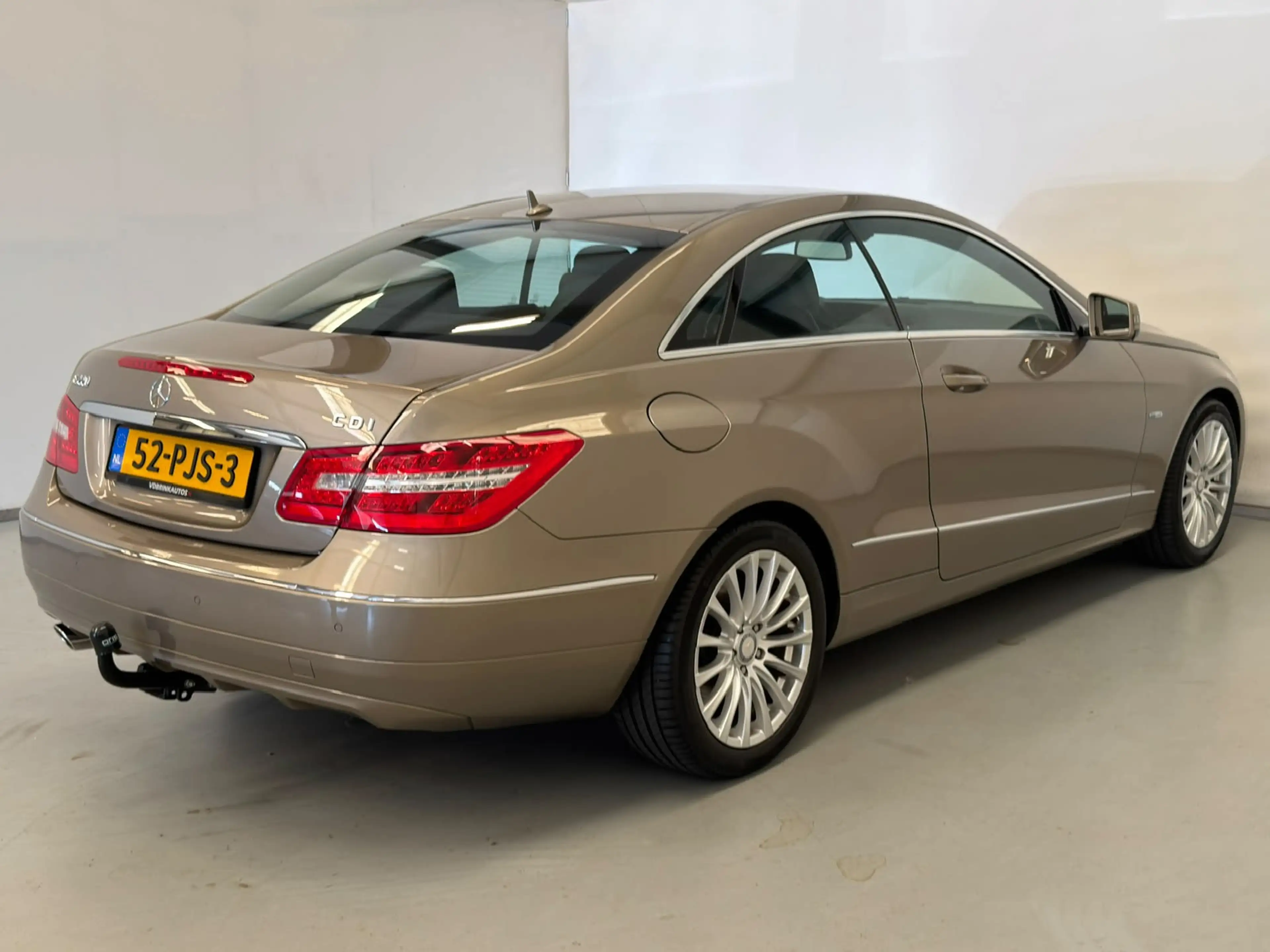 Mercedes-Benz E 220 Coupé CDI / Uniek! / NL-auto / 18" AMG / Xenon — photo 5