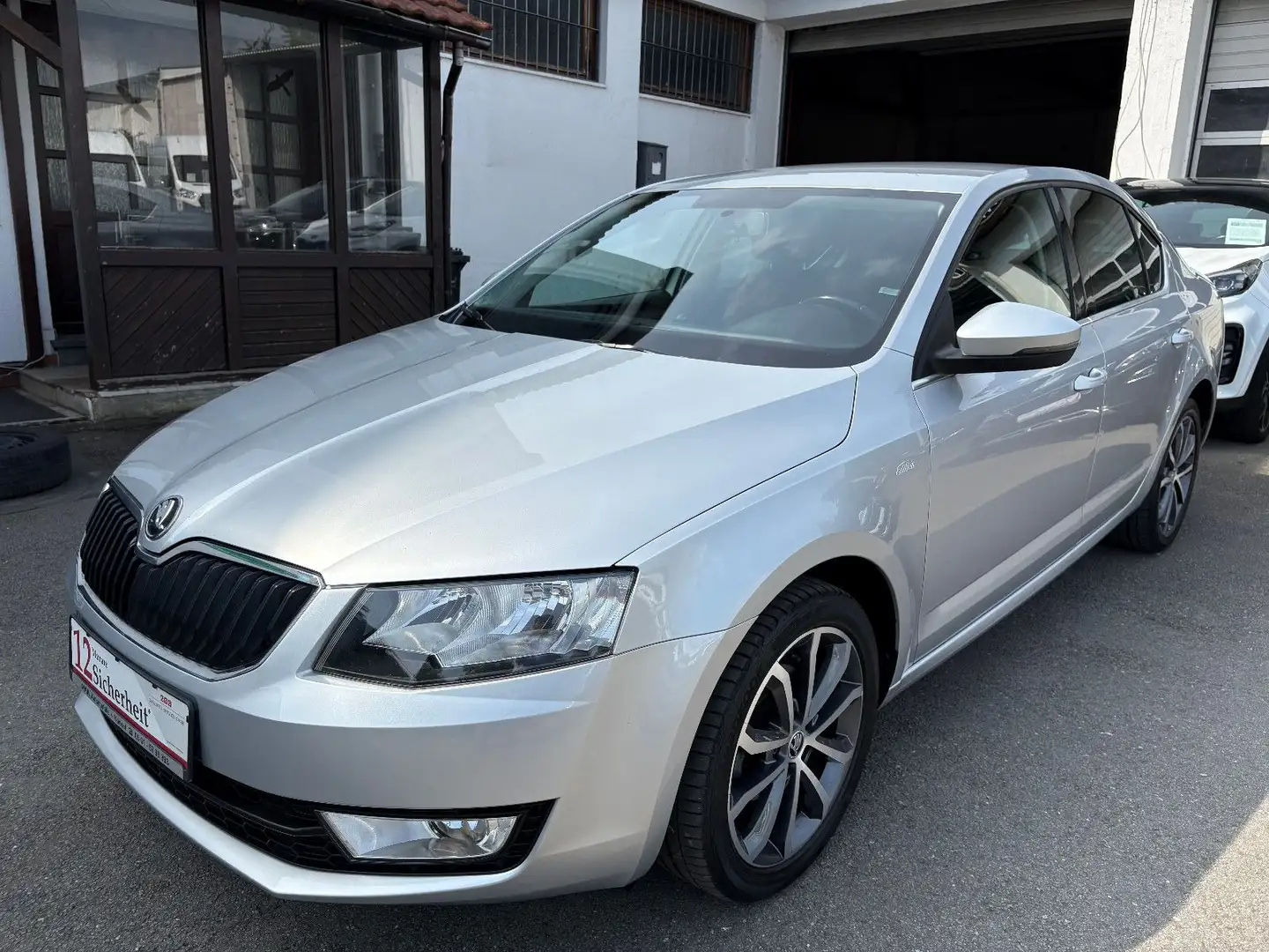 Skoda Octavia Lim. Edition - AHK TEMP. SHZ KLIMA Silber - 1