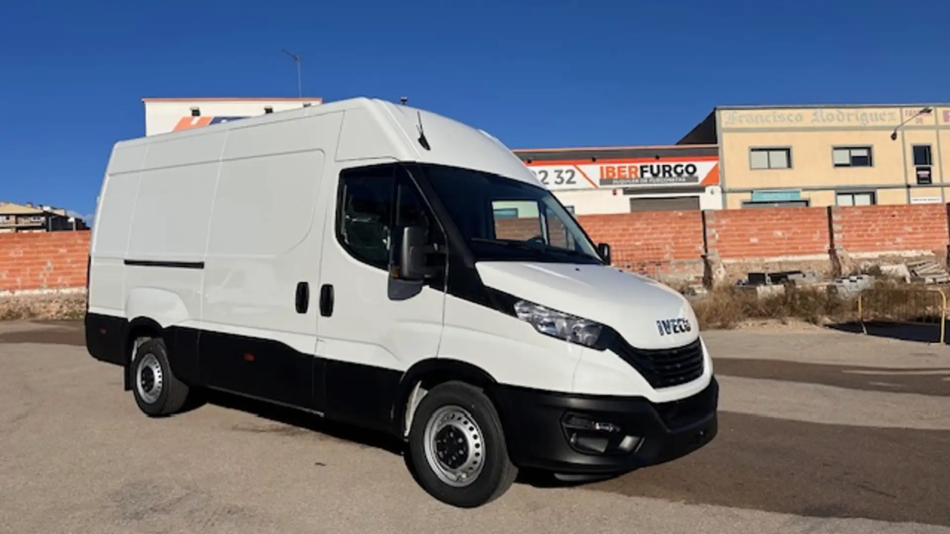 Iveco Daily 35S16V 12M3  SMART E-6 Blanc - 1