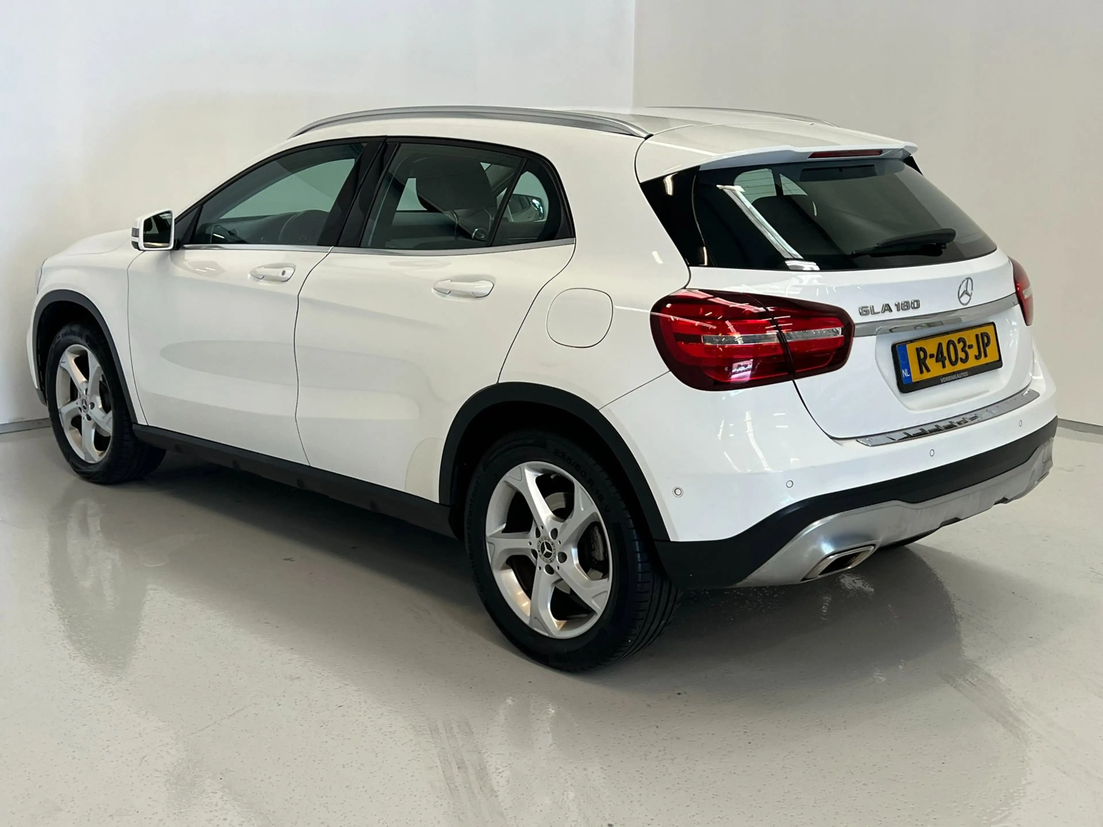 Mercedes-Benz GLA 180 Urban / Leder / Clima / Stoelverwarming — photo 4
