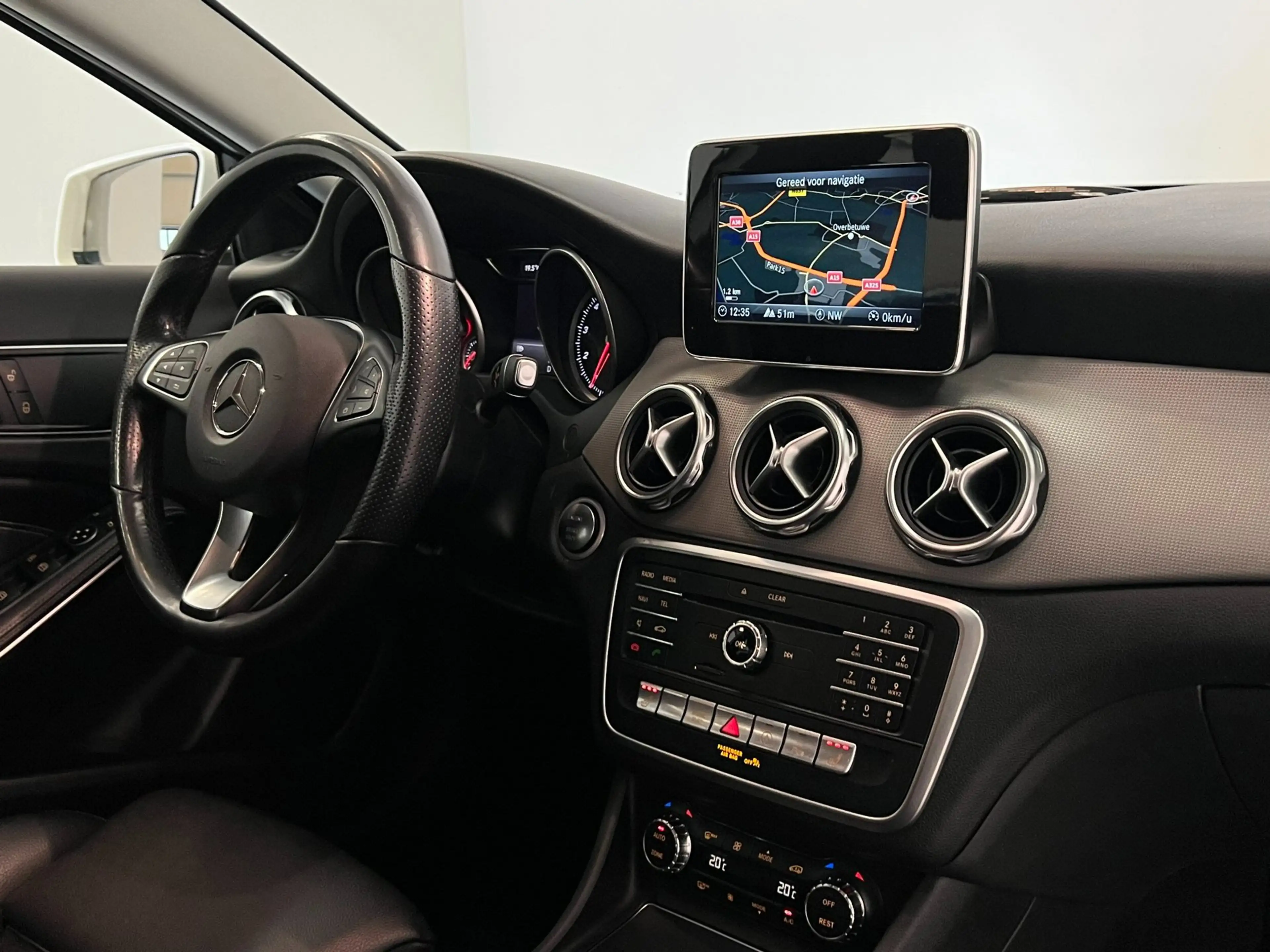 Mercedes-Benz GLA 180 Urban / Leder / Clima / Stoelverwarming — photo 8