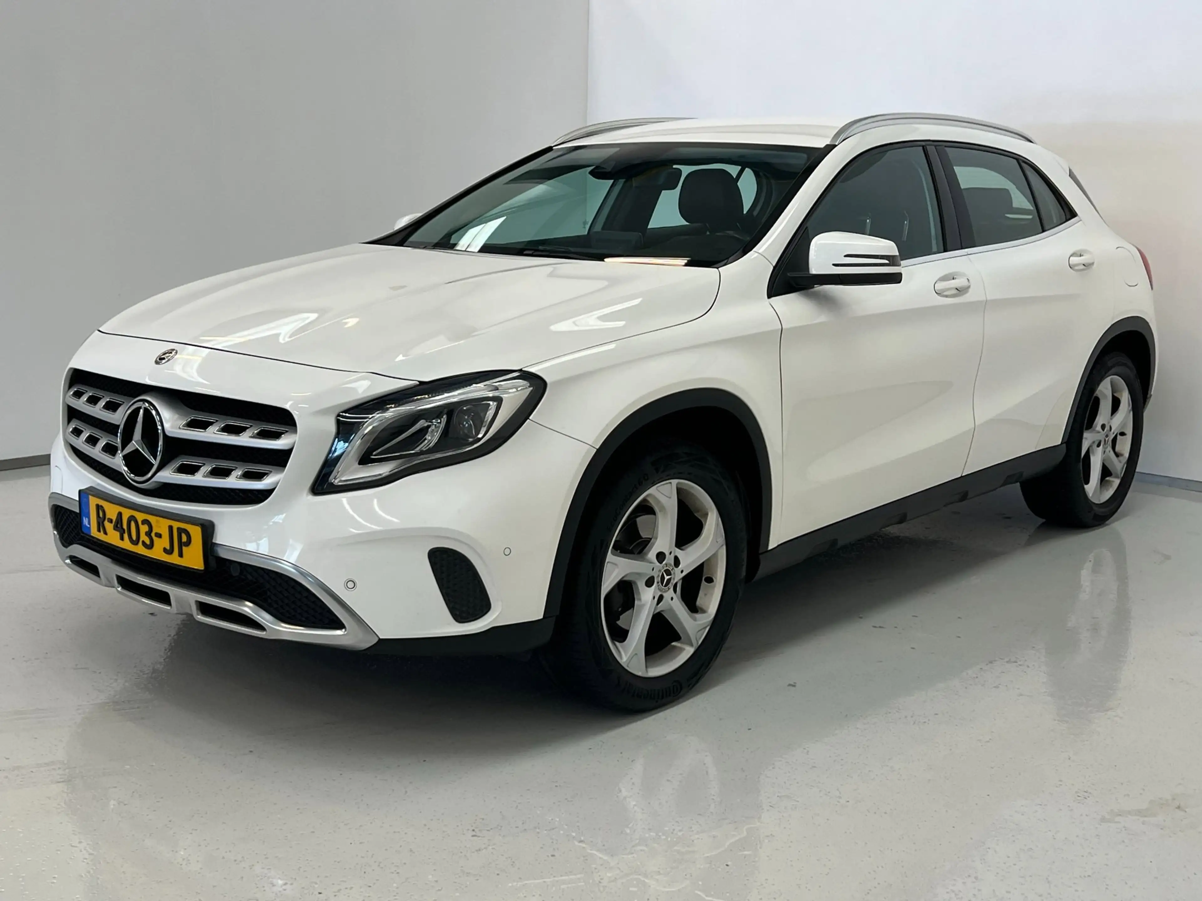Mercedes-Benz GLA 180 Urban / Leder / Clima / Stoelverwarming — photo 3