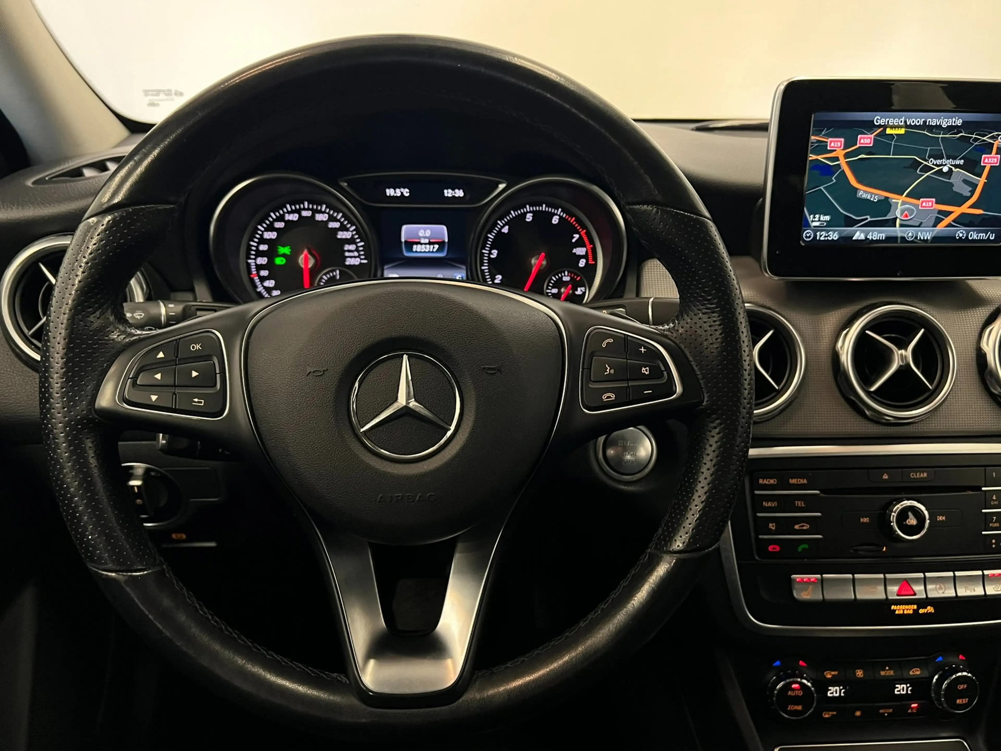 Mercedes-Benz GLA 180 Urban / Leder / Clima / Stoelverwarming — photo 9