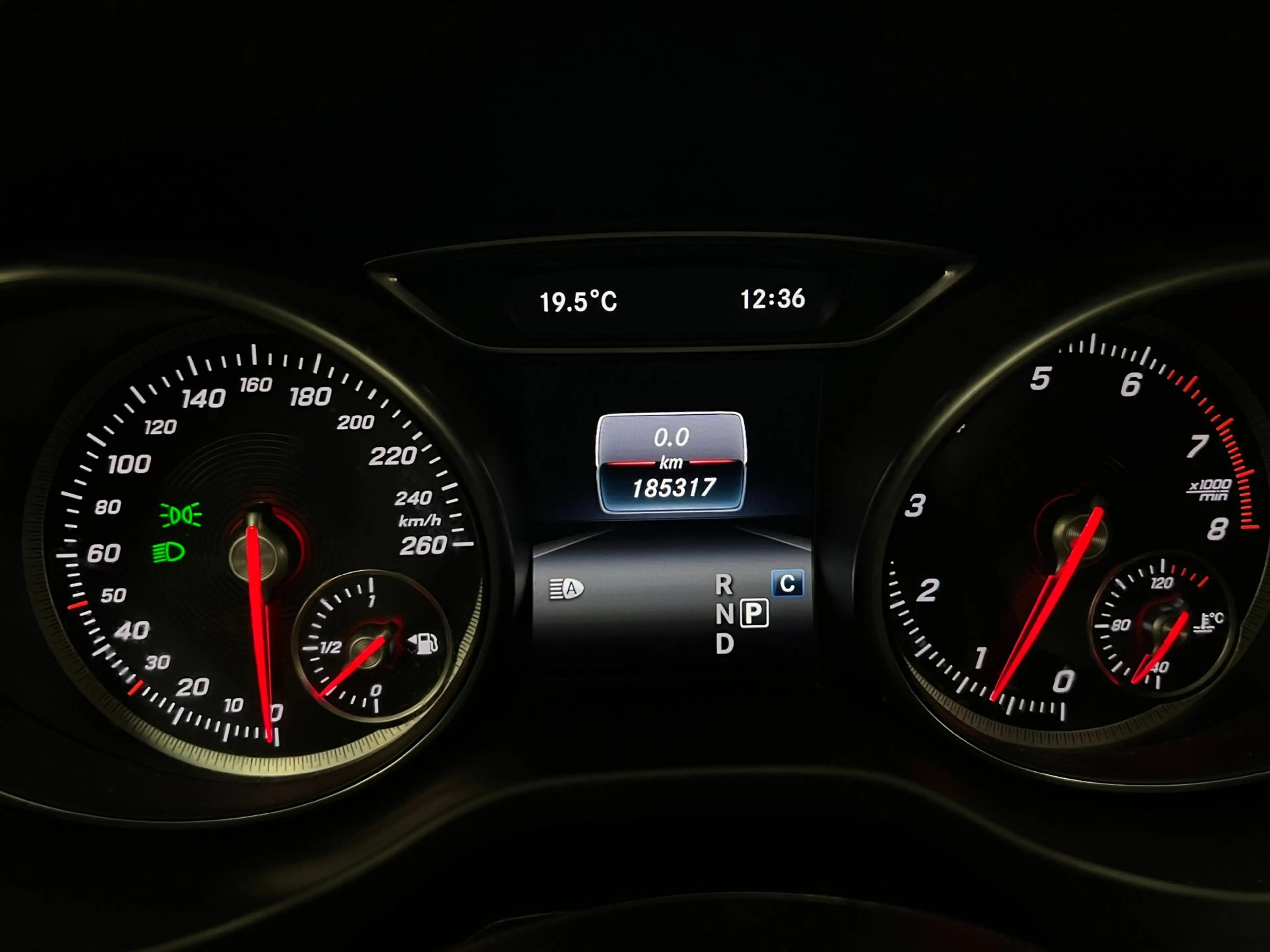 Mercedes-Benz GLA 180 Urban / Leder / Clima / Stoelverwarming — photo 11