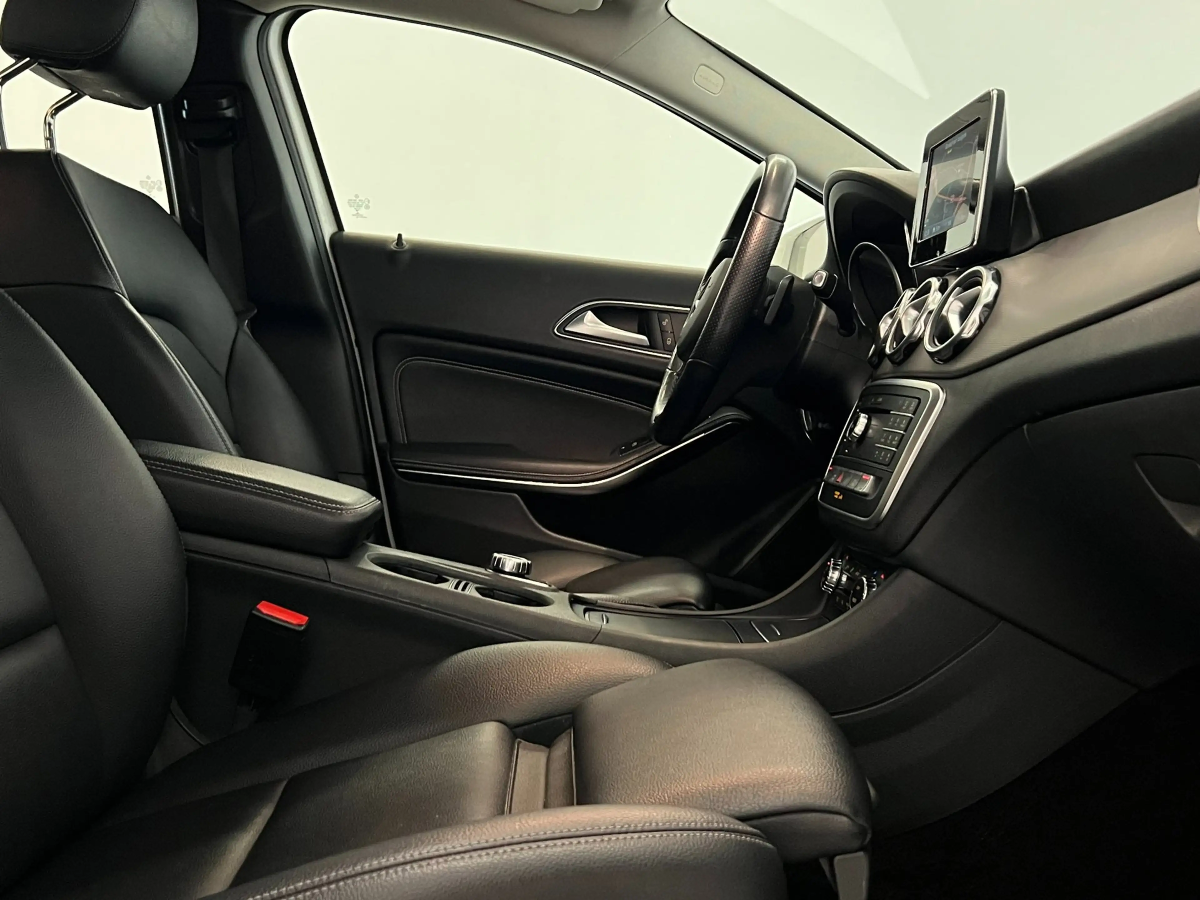 Mercedes-Benz GLA 180 Urban / Leder / Clima / Stoelverwarming — photo 6