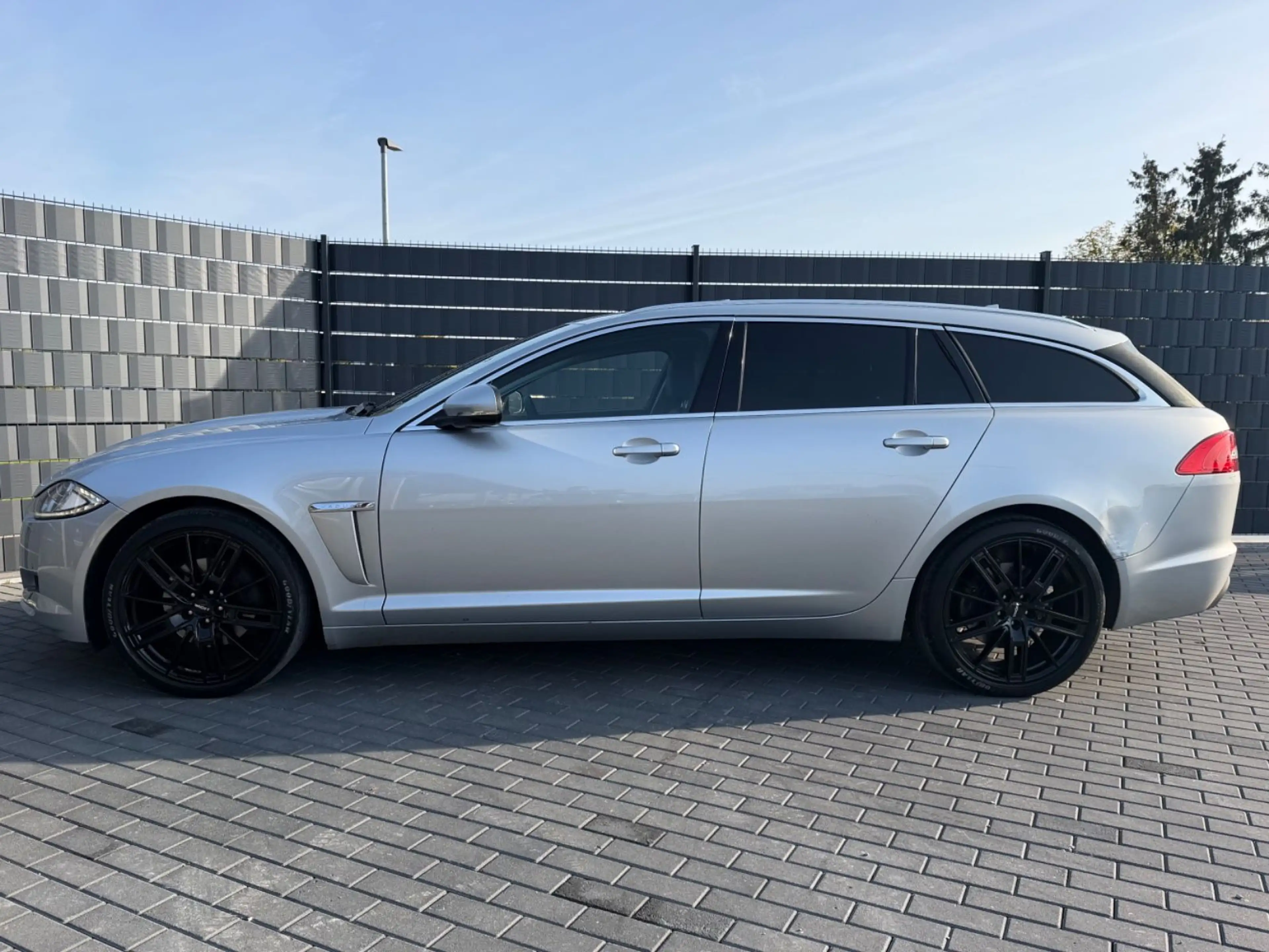 Jaguar XF Sportbrake 3.0*AUTOMATIK*LEDER*CAM*ACC*AHK* — photo 9