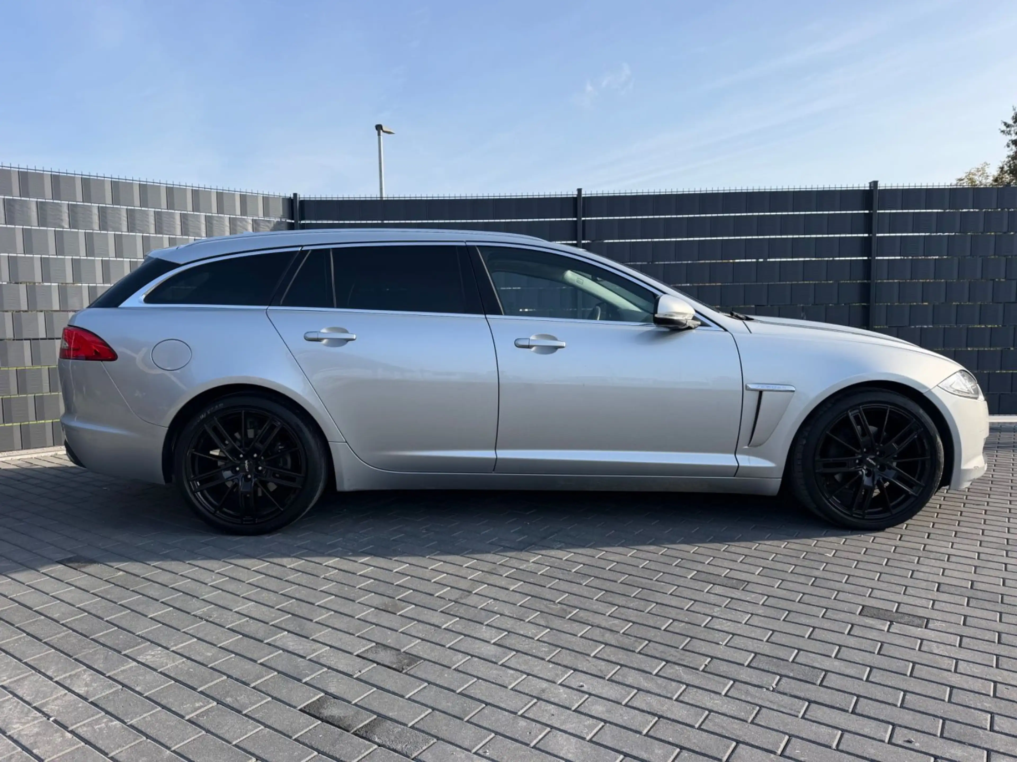 Jaguar XF Sportbrake 3.0*AUTOMATIK*LEDER*CAM*ACC*AHK* — photo 5