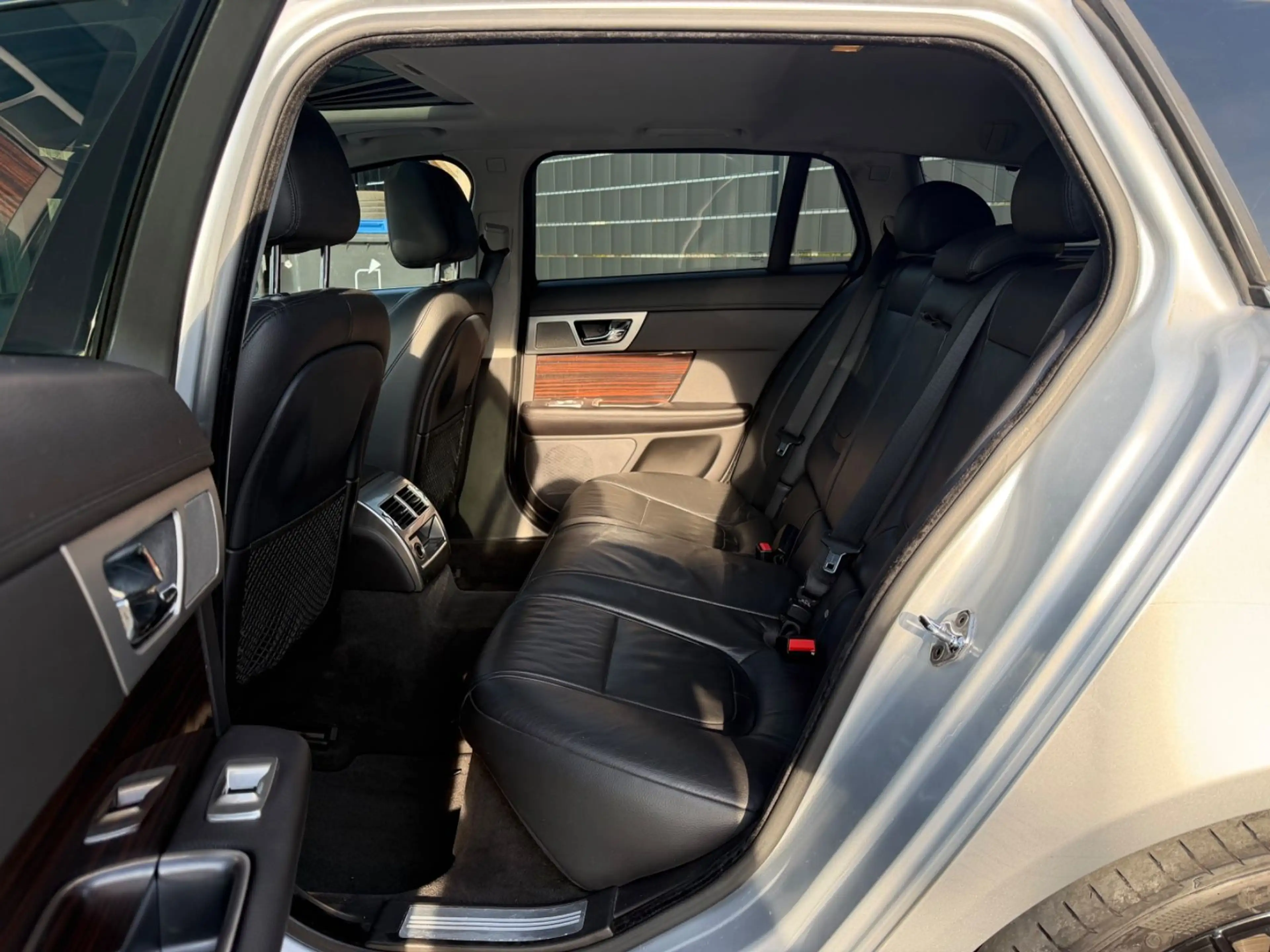 Jaguar XF Sportbrake 3.0*AUTOMATIK*LEDER*CAM*ACC*AHK* — photo 12