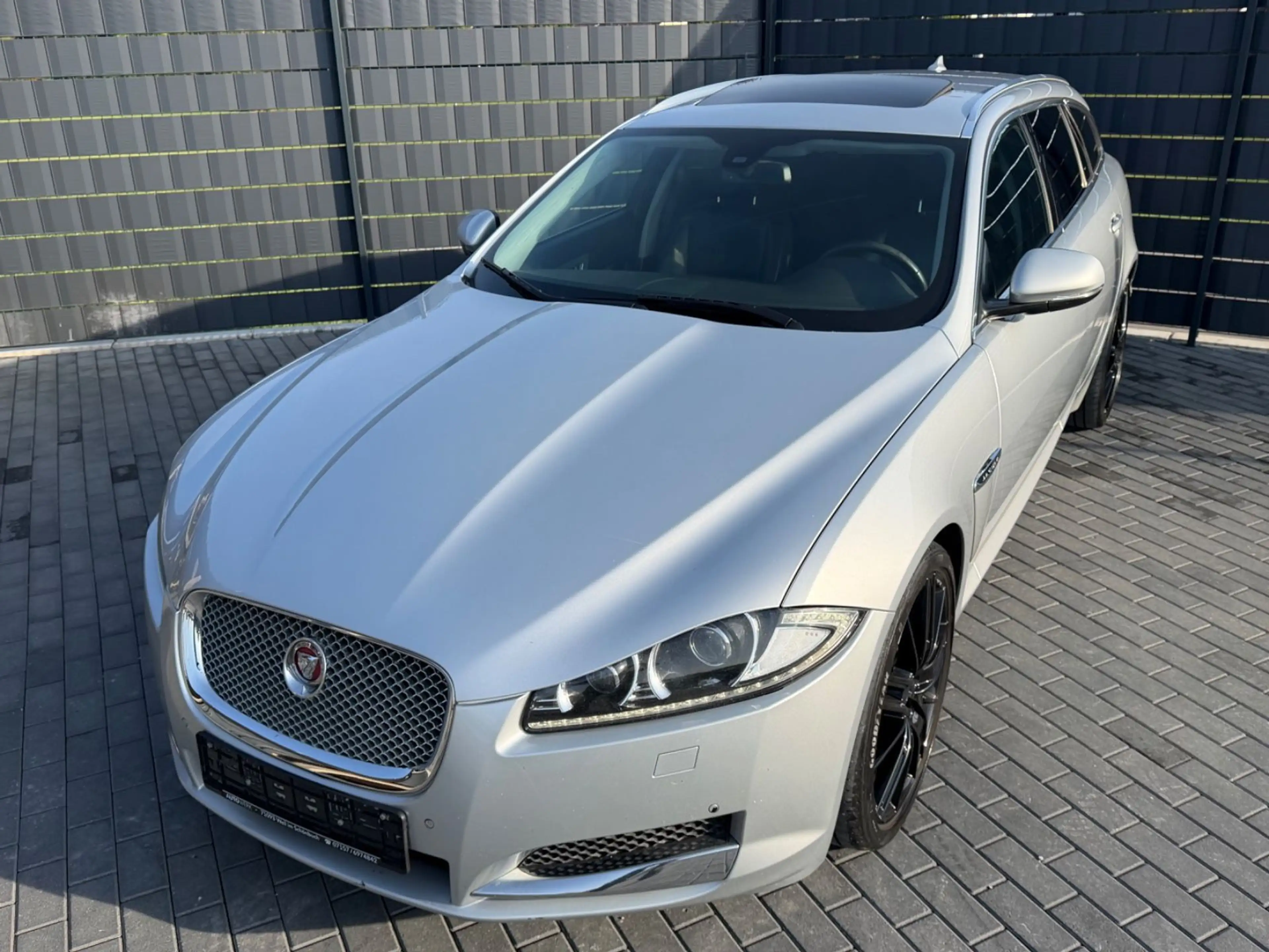 Jaguar XF Sportbrake 3.0*AUTOMATIK*LEDER*CAM*ACC*AHK* — photo 2