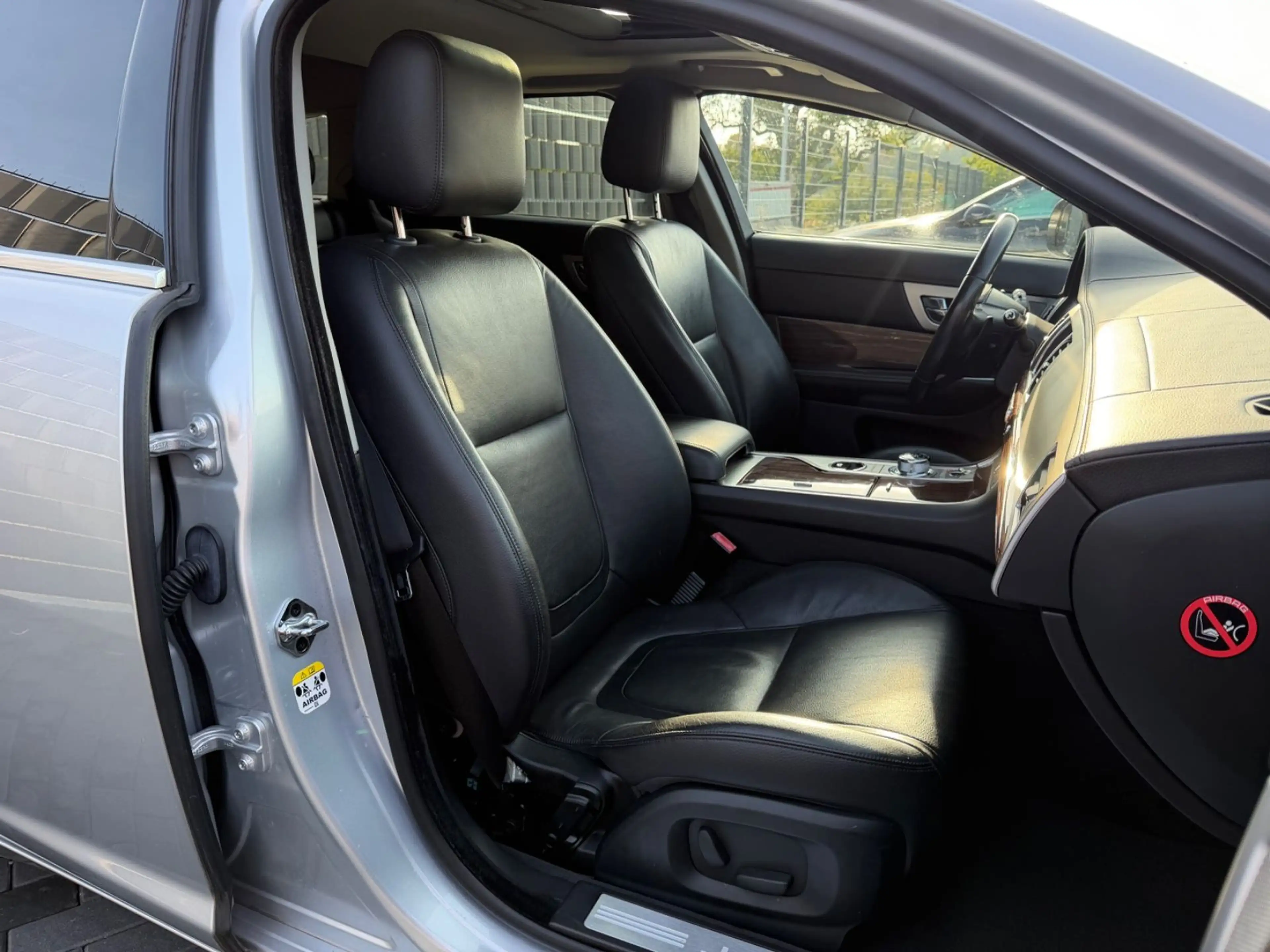 Jaguar XF Sportbrake 3.0*AUTOMATIK*LEDER*CAM*ACC*AHK* — photo 15