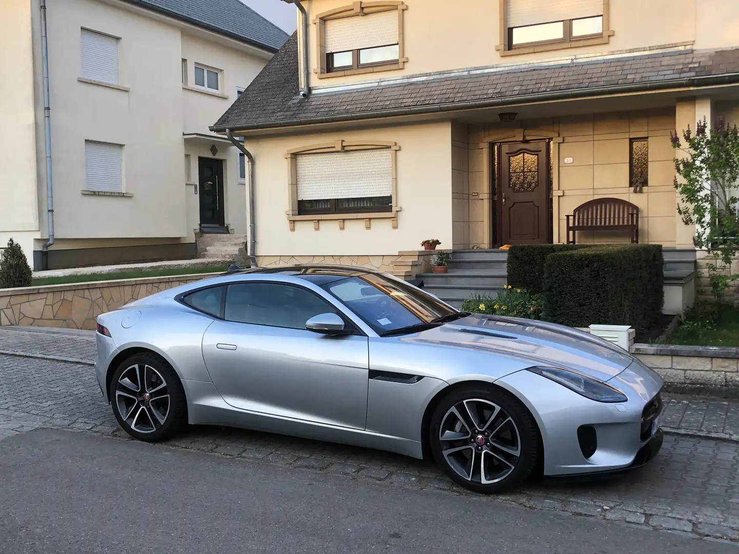 Jaguar F-Type F-Type Coupé 2.0 i4 (EU6.2) Silver - 1