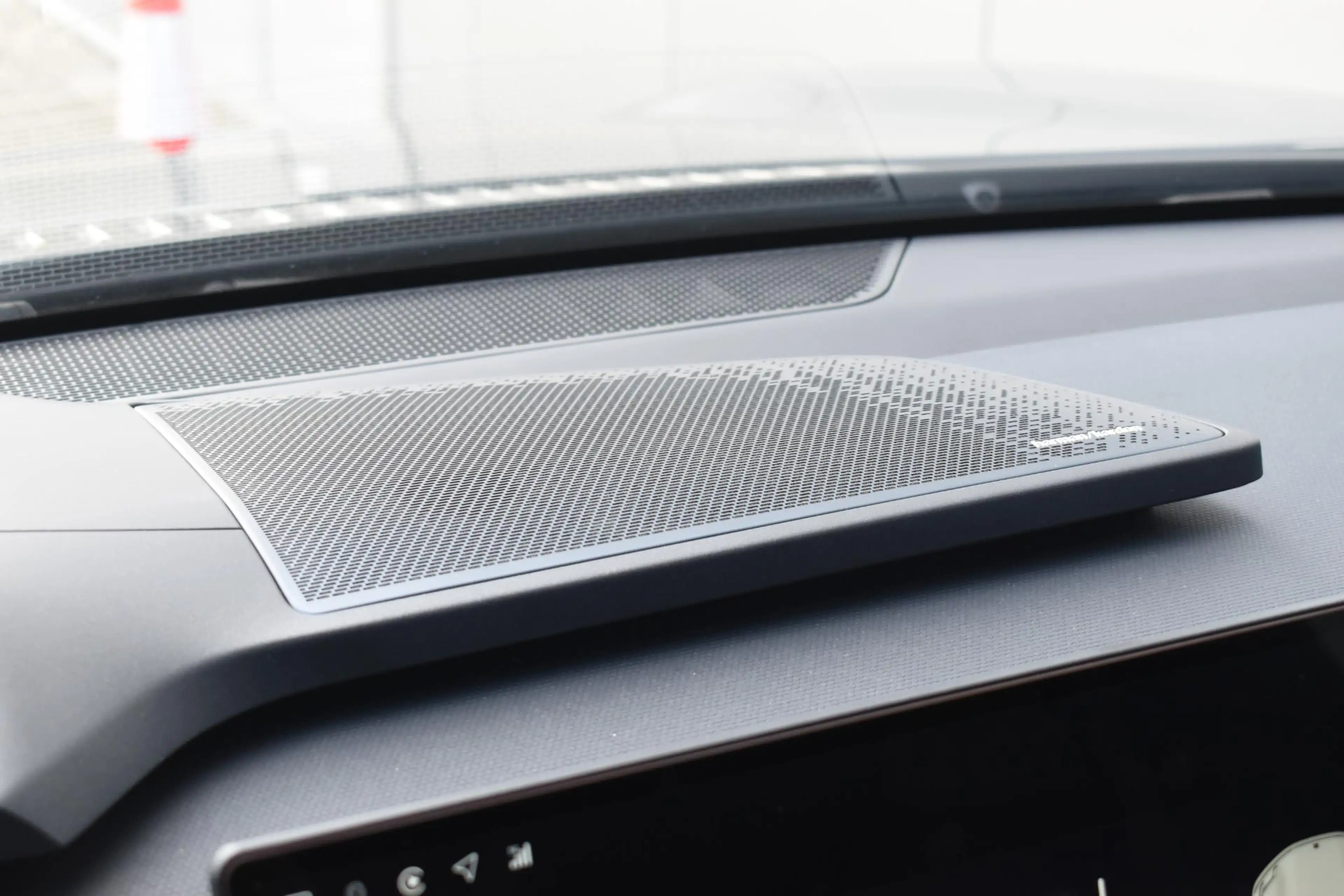 Lynk & Co 08 350PK Automaat More / Stoelventilatie / Massage / — photo 42