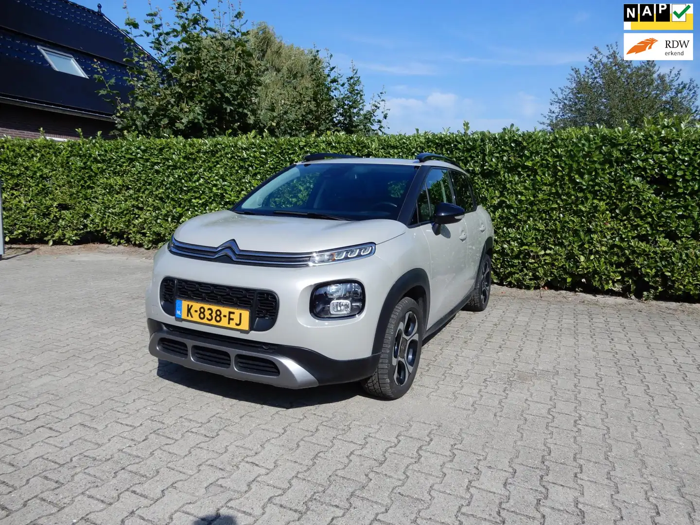 Citroen C3 Aircross 1.2 PureTech S&S Shine Grijs - 1