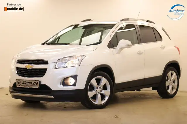 Chevrolet Trax view 3