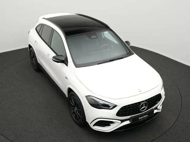Mercedes-Benz GLA view 12