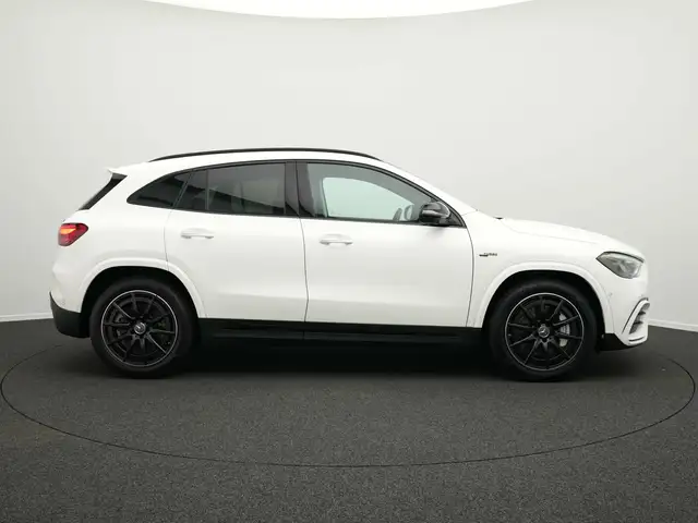 Mercedes-Benz GLA view 5