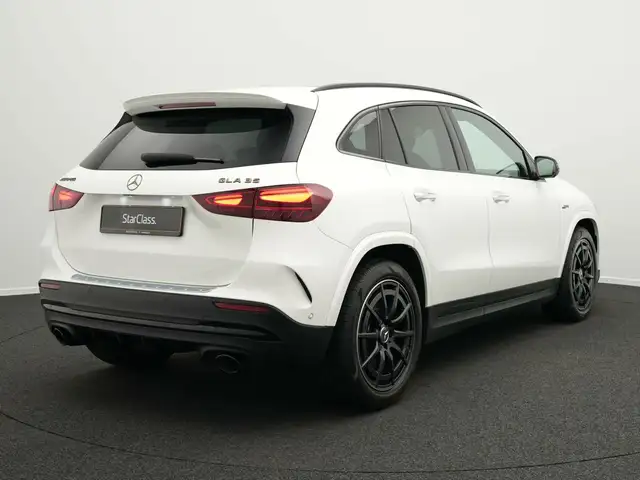 Mercedes-Benz GLA view 3