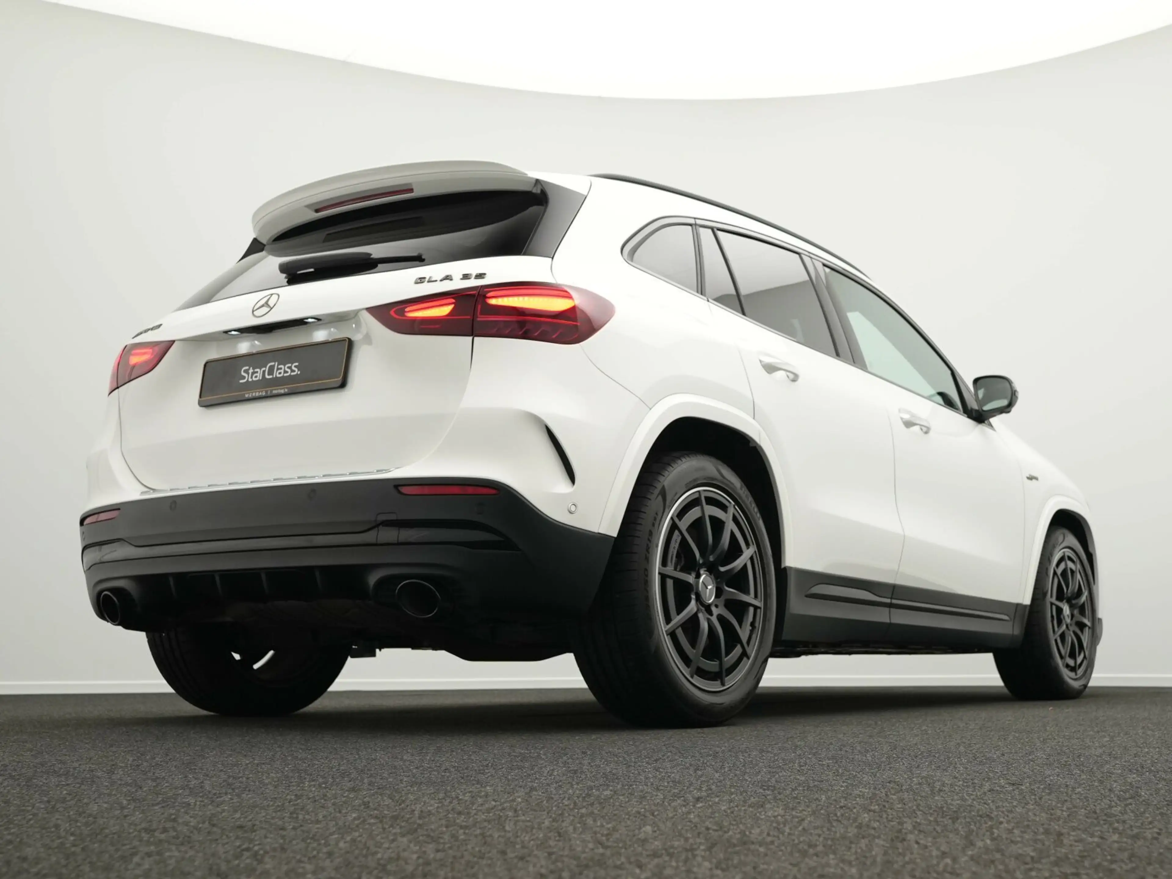 Mercedes-Benz GLA 35 AMG GLA 35 4M Multi+Pano+360°+Night+Burm AMG Line LED — photo 11