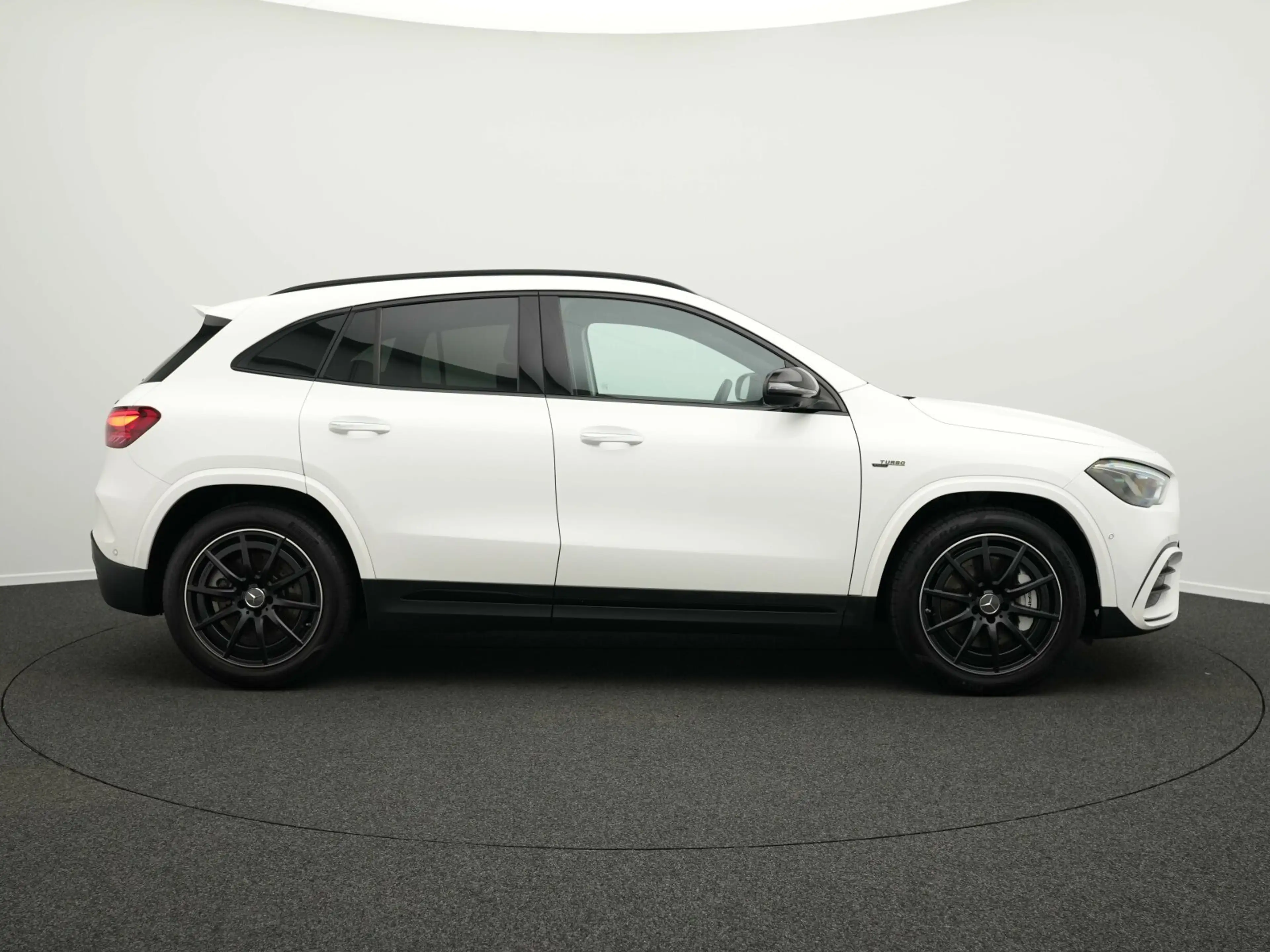 Mercedes-Benz GLA 35 AMG GLA 35 4M Multi+Pano+360°+Night+Burm AMG Line LED — photo 5
